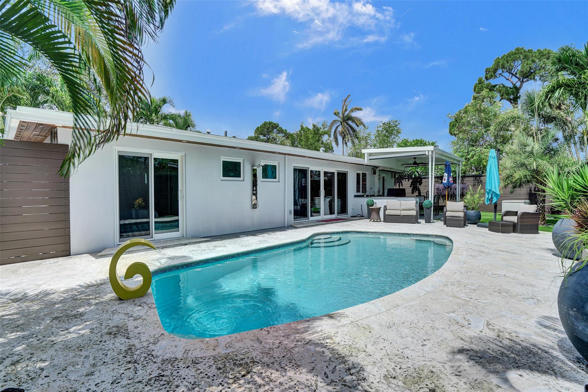 131 SE 8th St