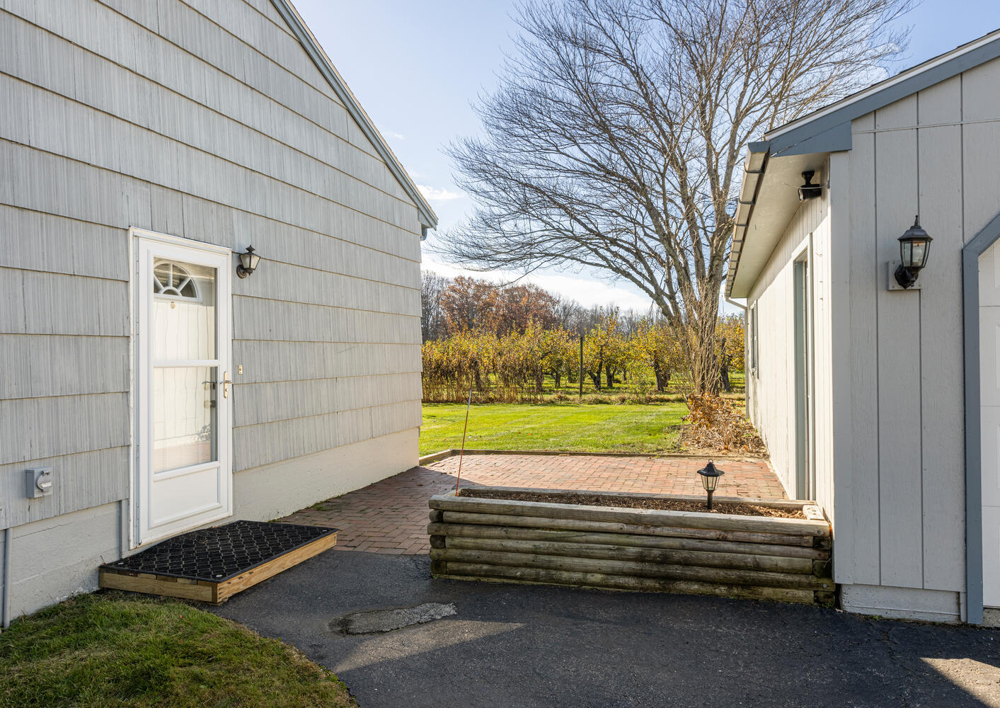 6 Lawn Avenue