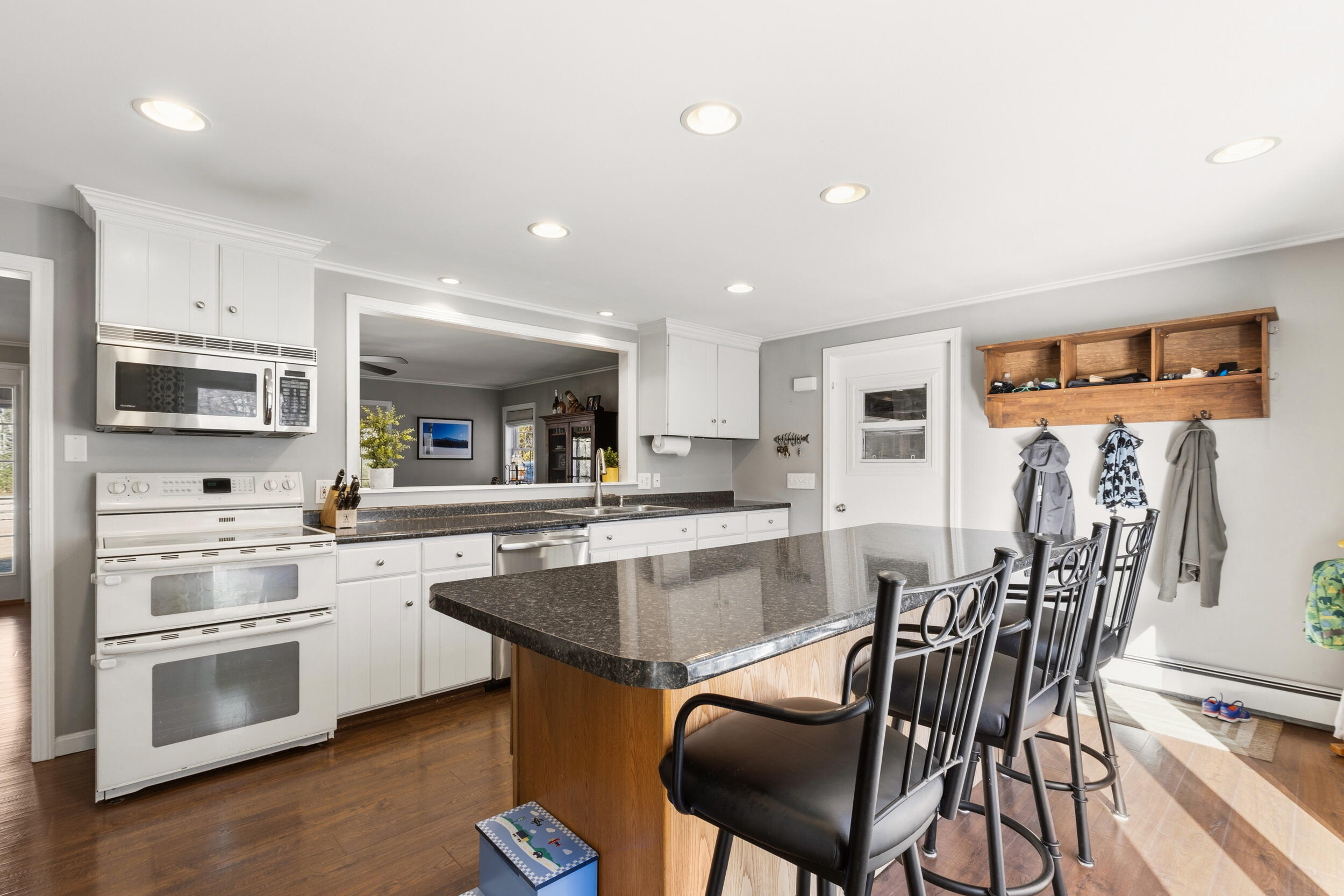 294 QUAKER RIDGE Road