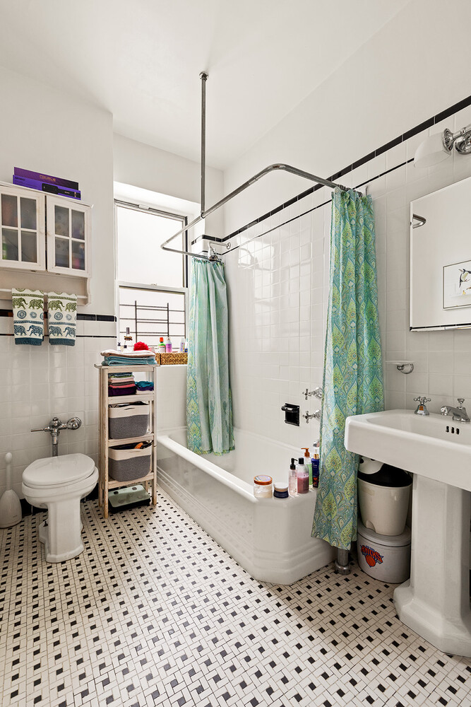 418 CENTRAL Park W 106