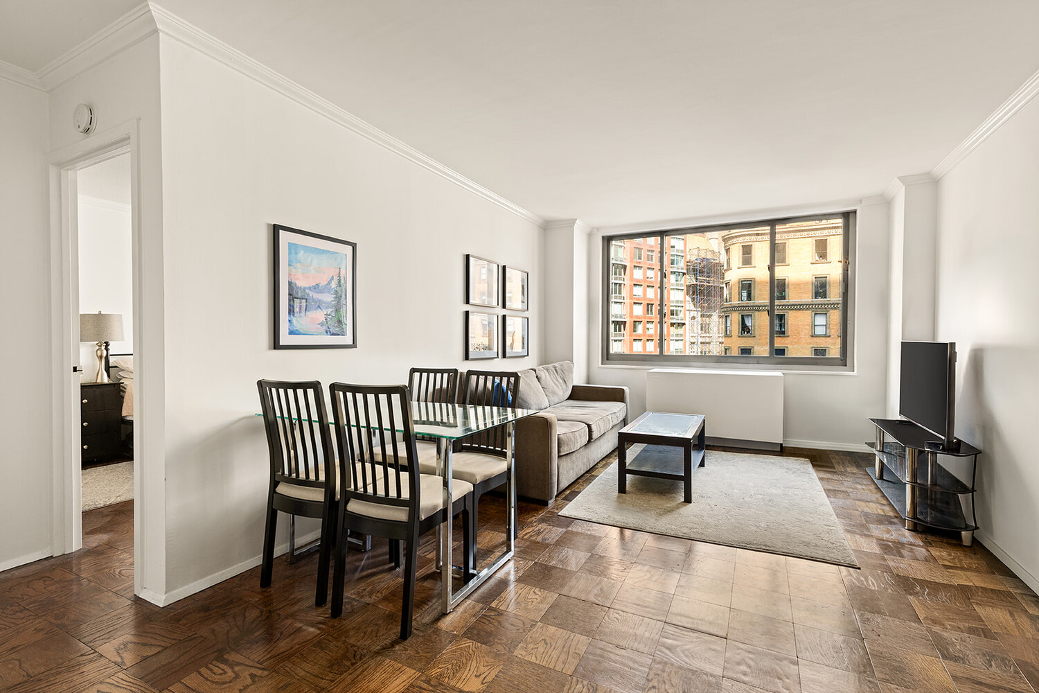 2025 BROADWAY 8E