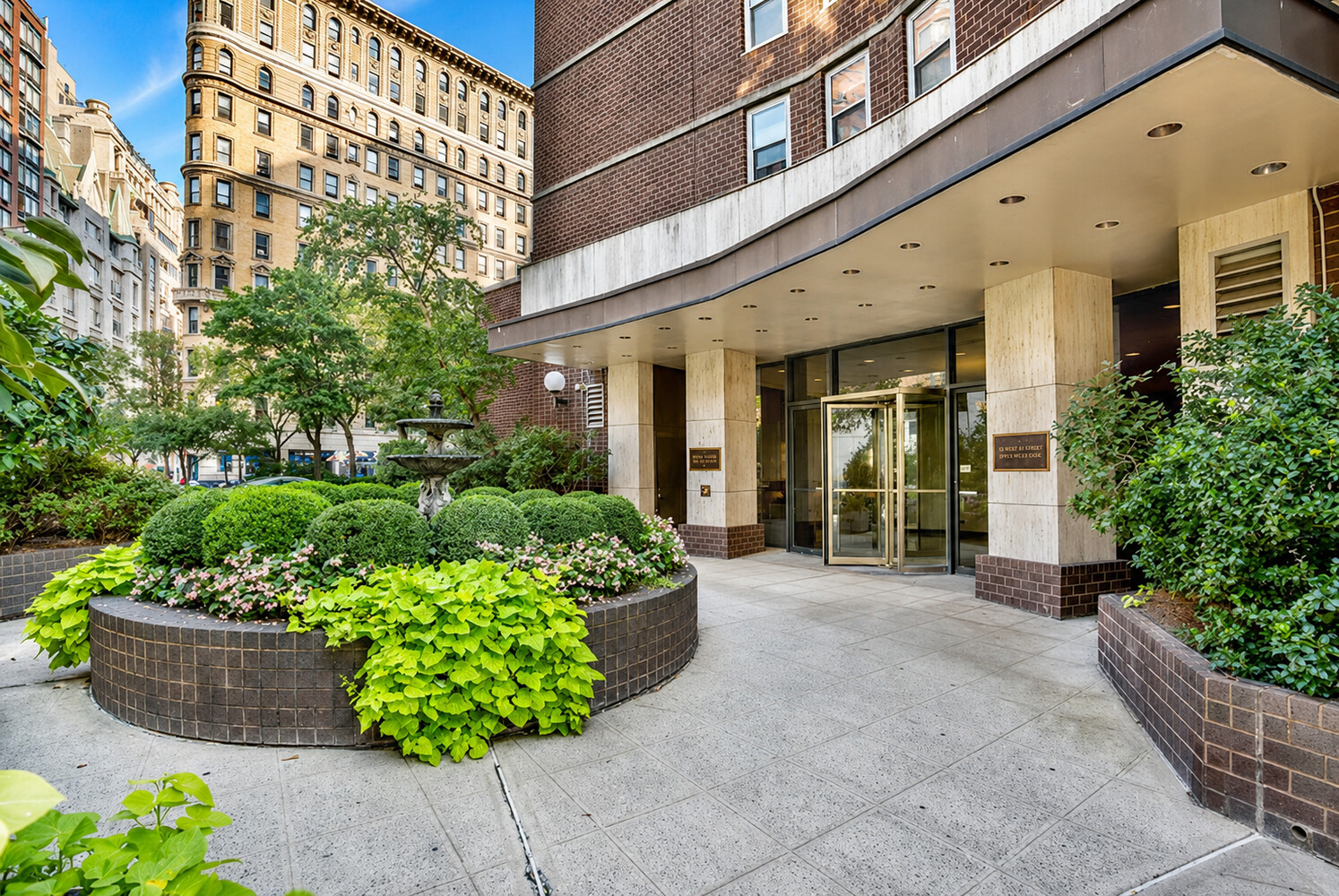 2025 BROADWAY 8E