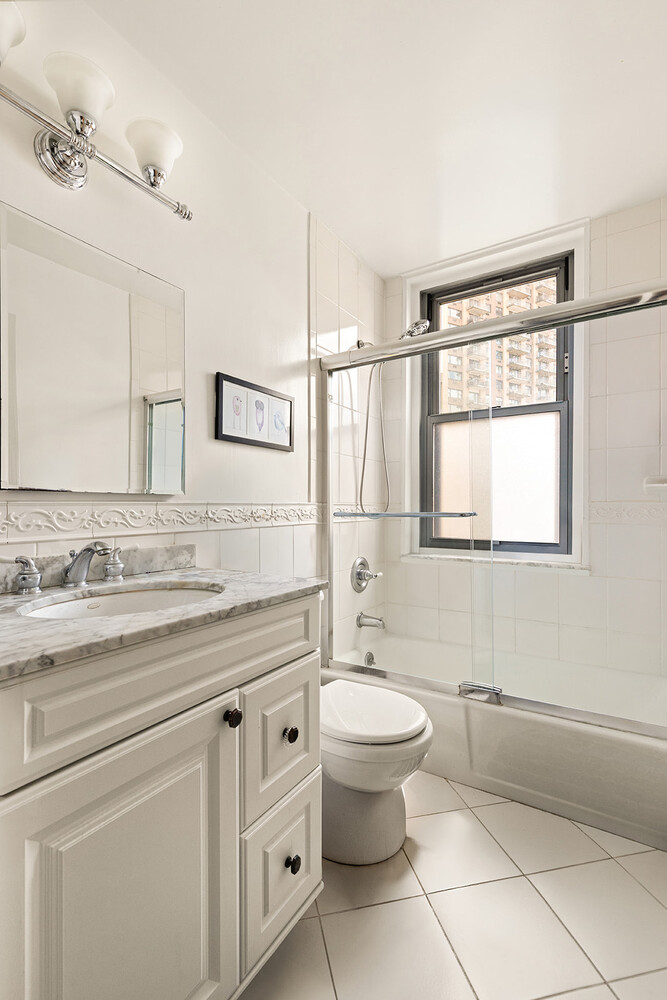2025 BROADWAY 8E