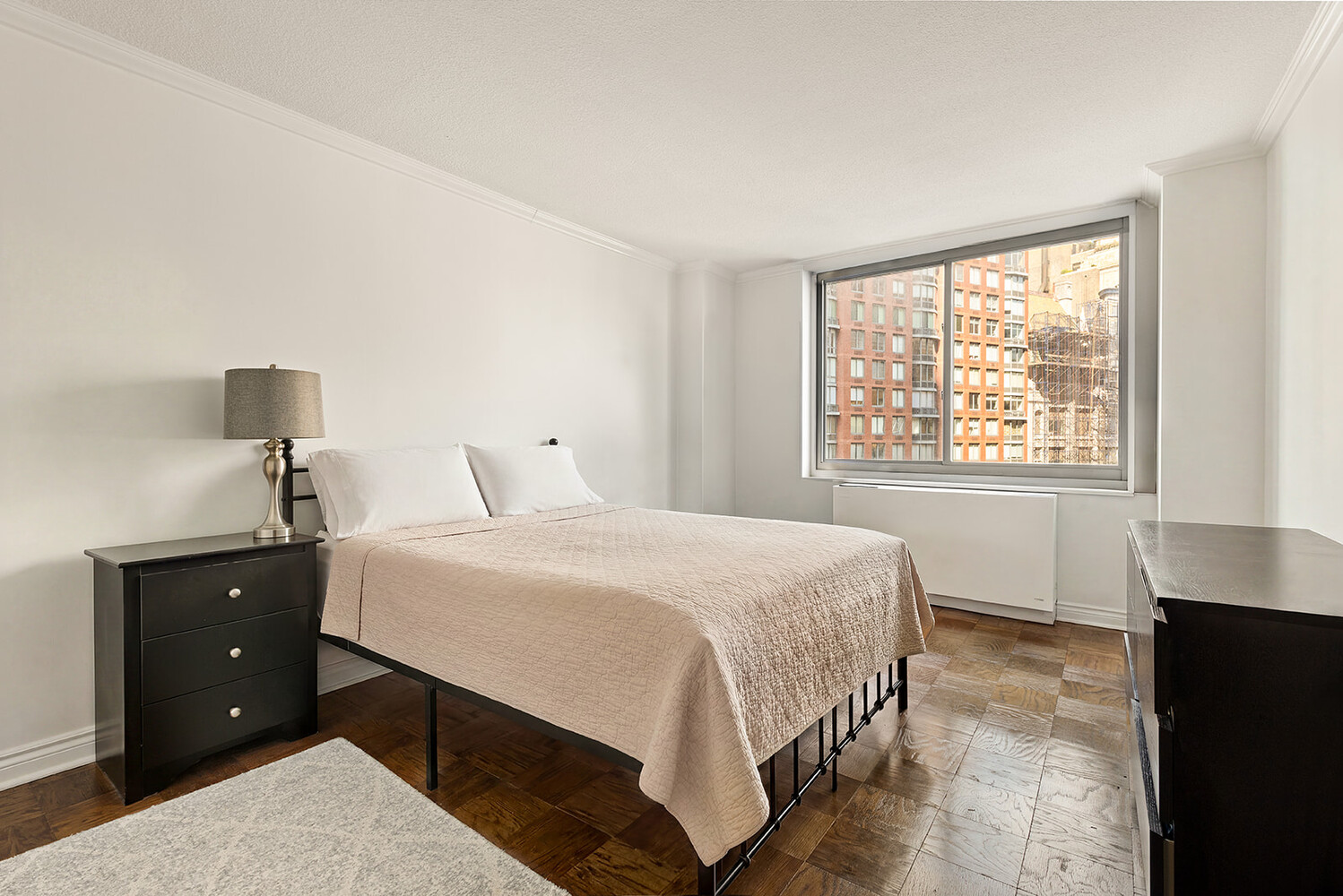 2025 BROADWAY 8E