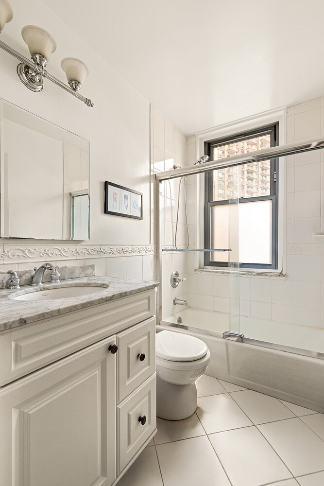 2025 BROADWAY 8E