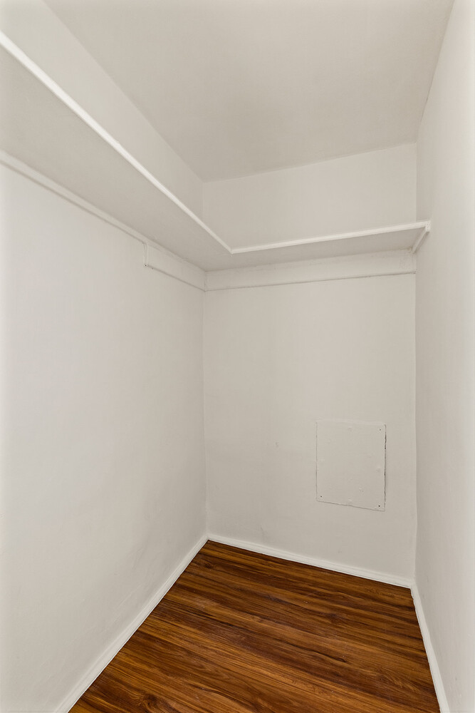 45 TUDOR CITY Place 1809
