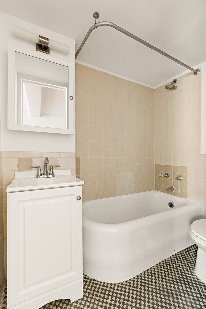 45 TUDOR CITY Place 1809