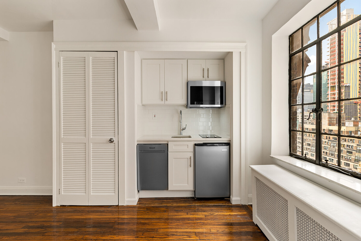 45 TUDOR CITY Place 1809