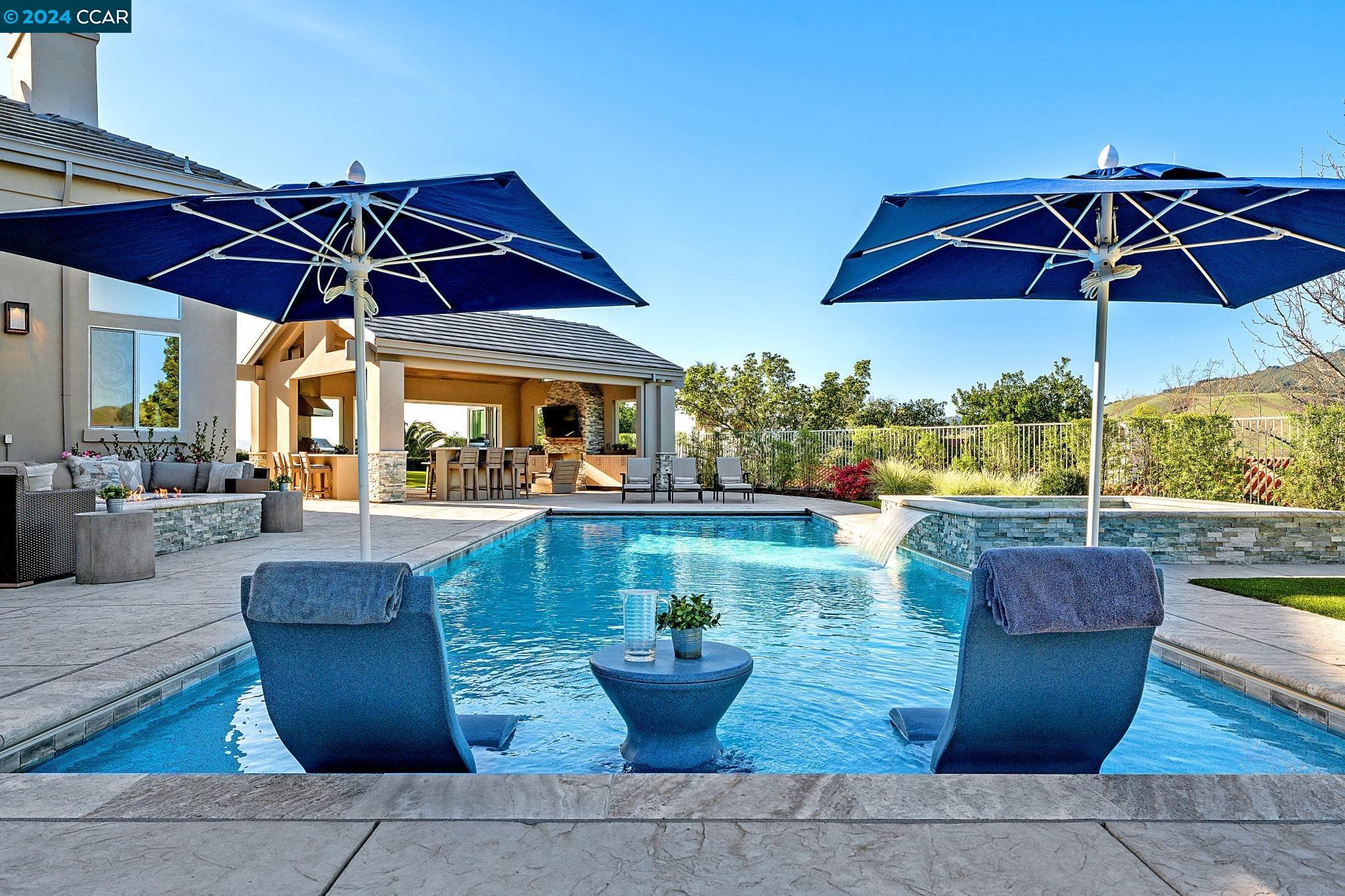 3520 Country Club Place