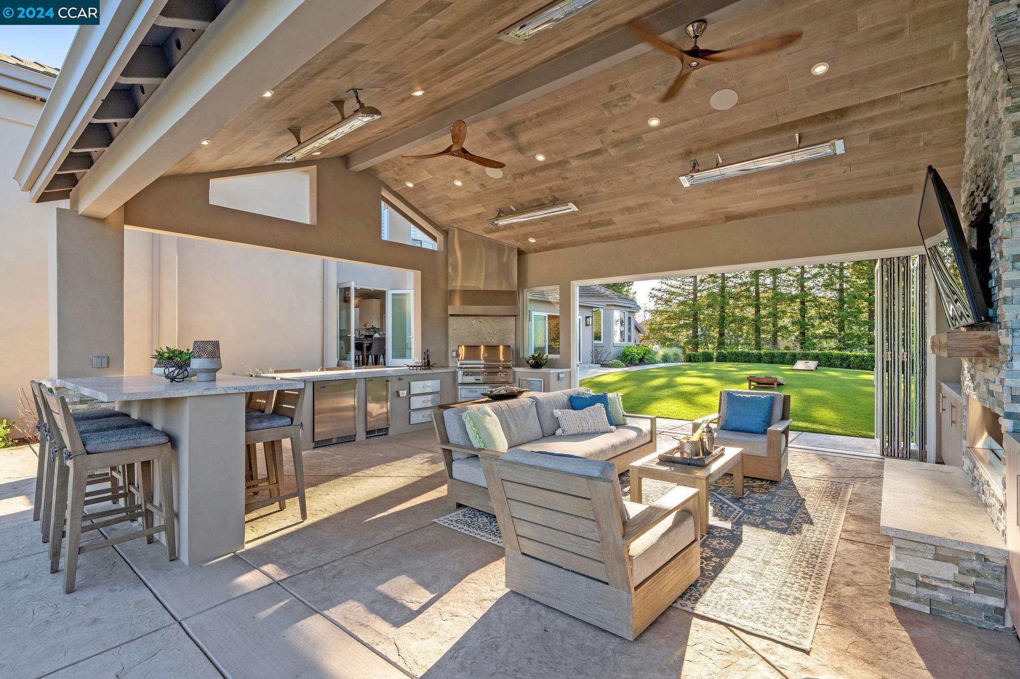 3520 Country Club Place