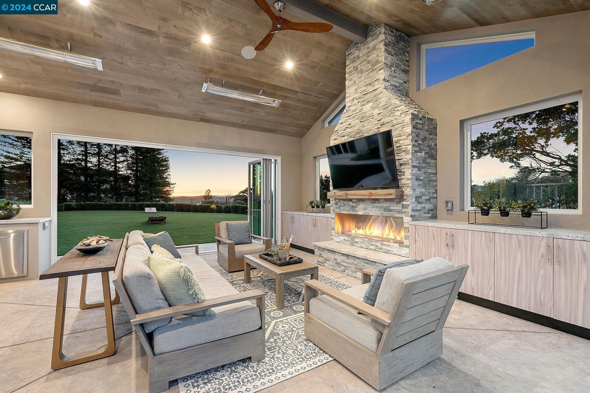 3520 Country Club Place