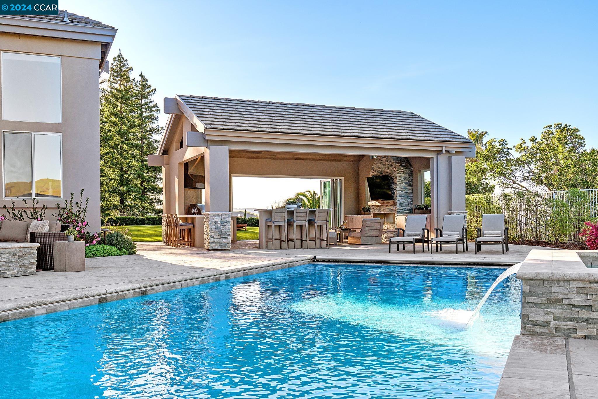 3520 Country Club Place