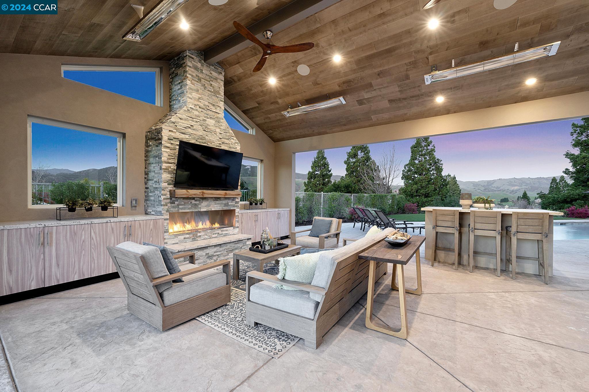 3520 Country Club Place