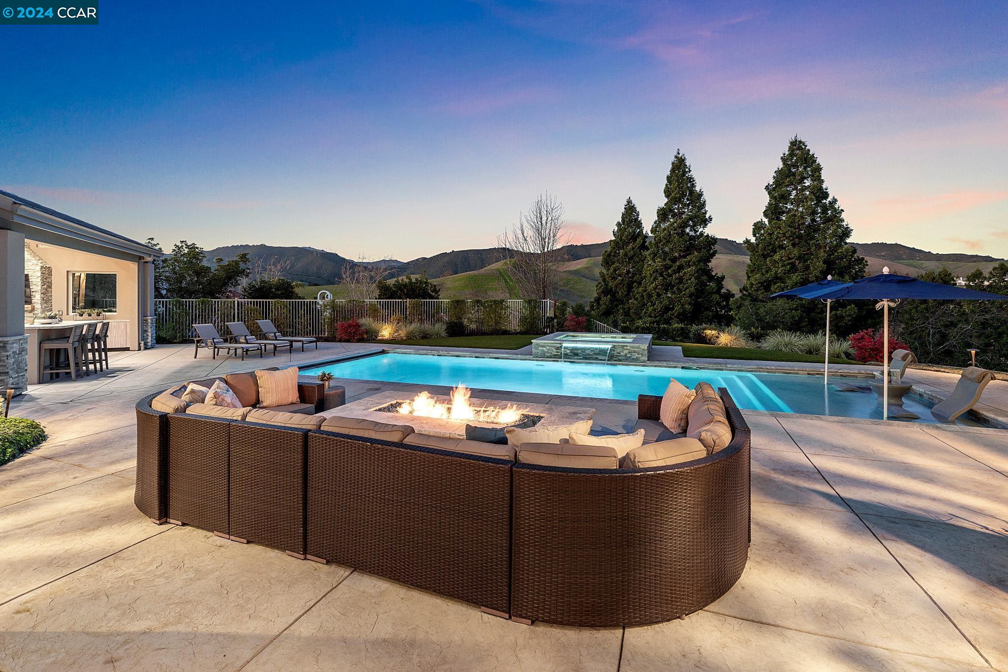 3520 Country Club Place