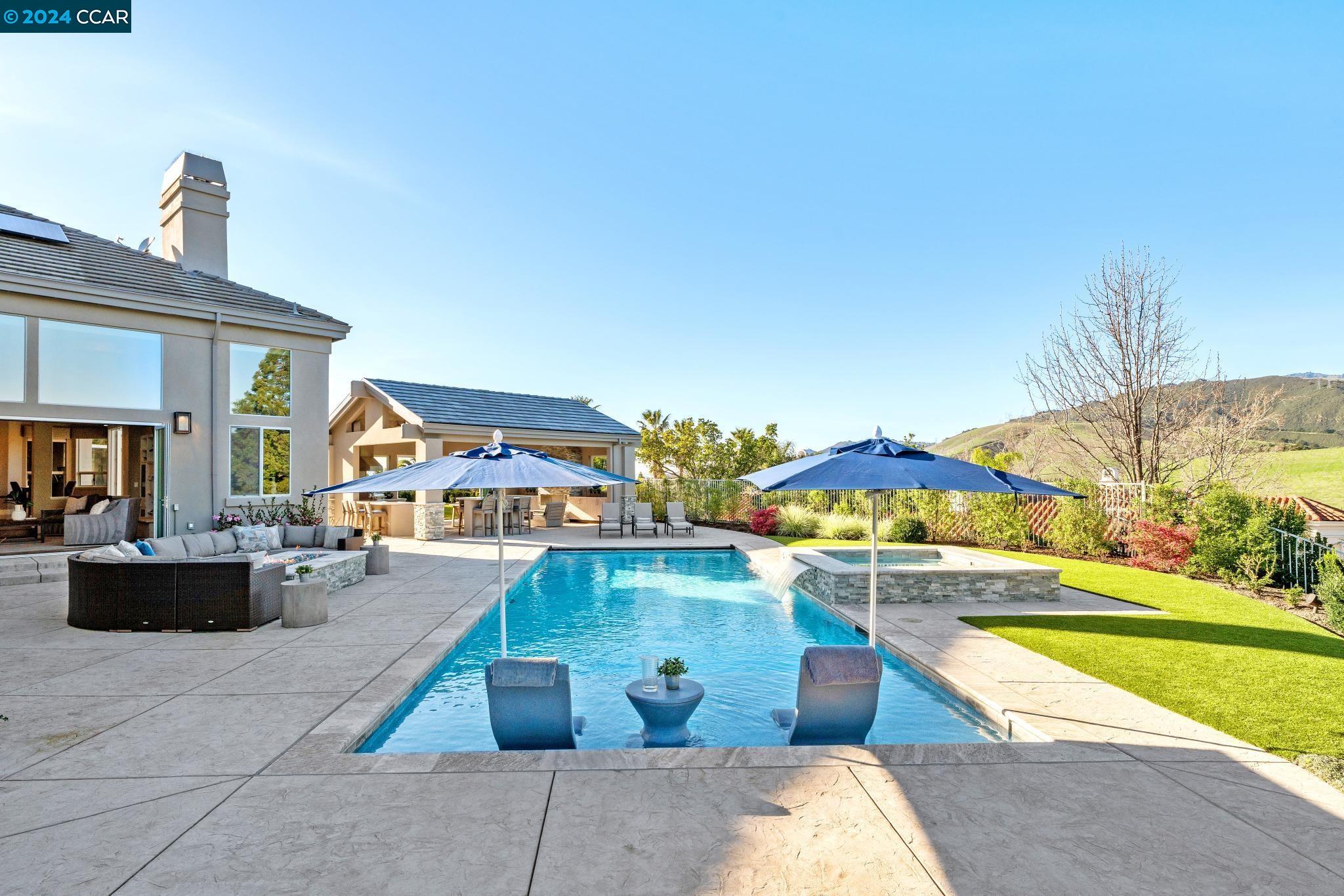 3520 Country Club Place