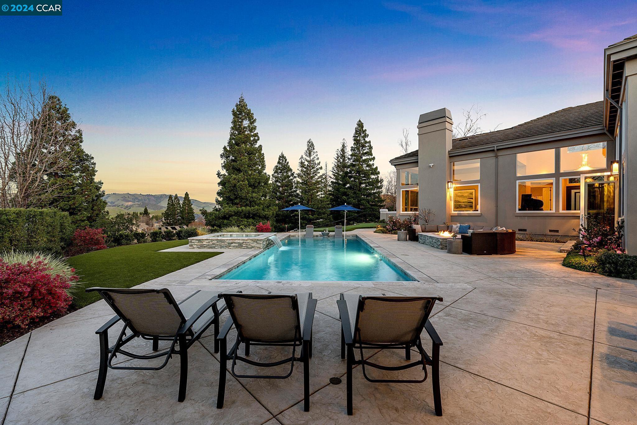 3520 Country Club Place