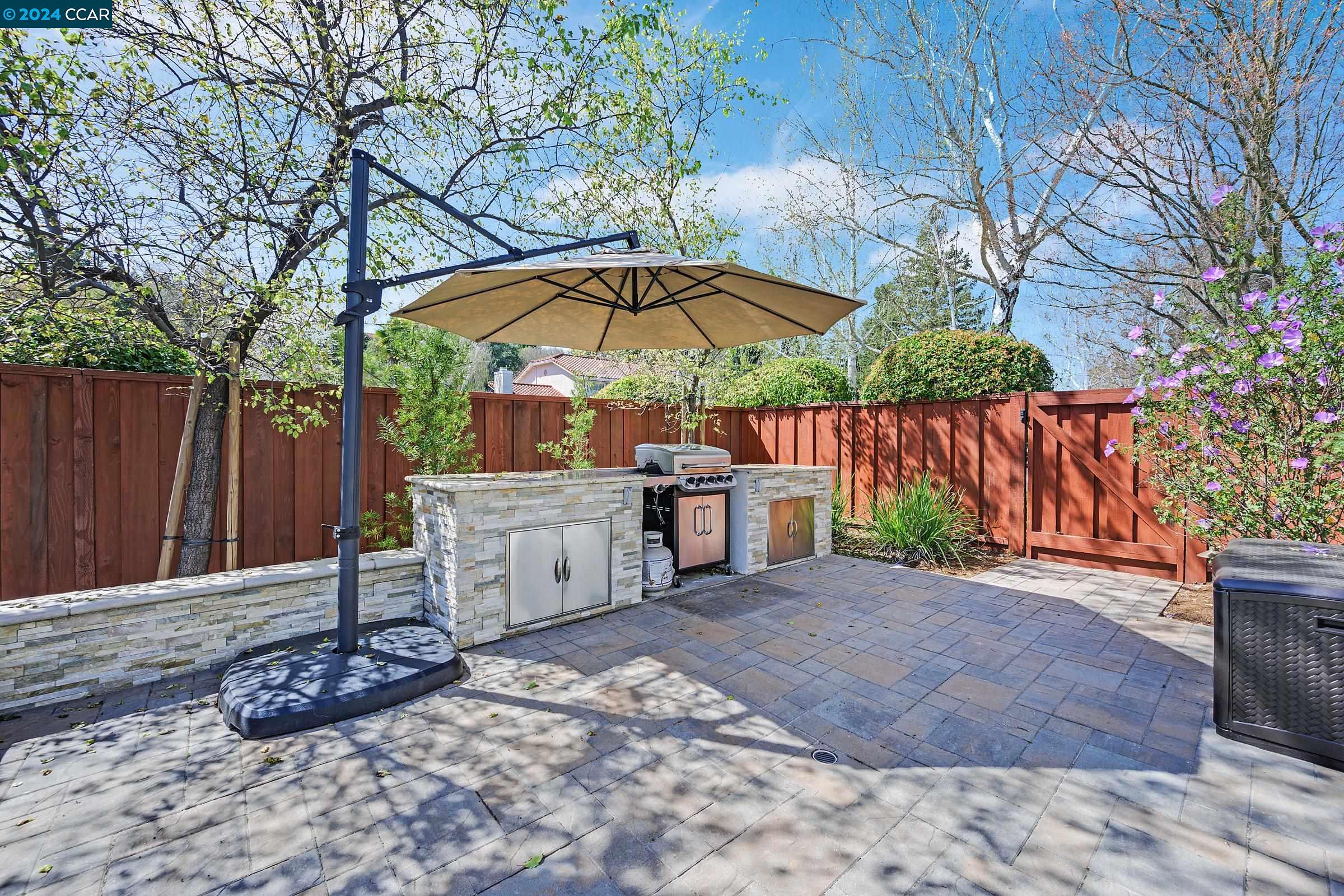100 Carole Meadows Ct