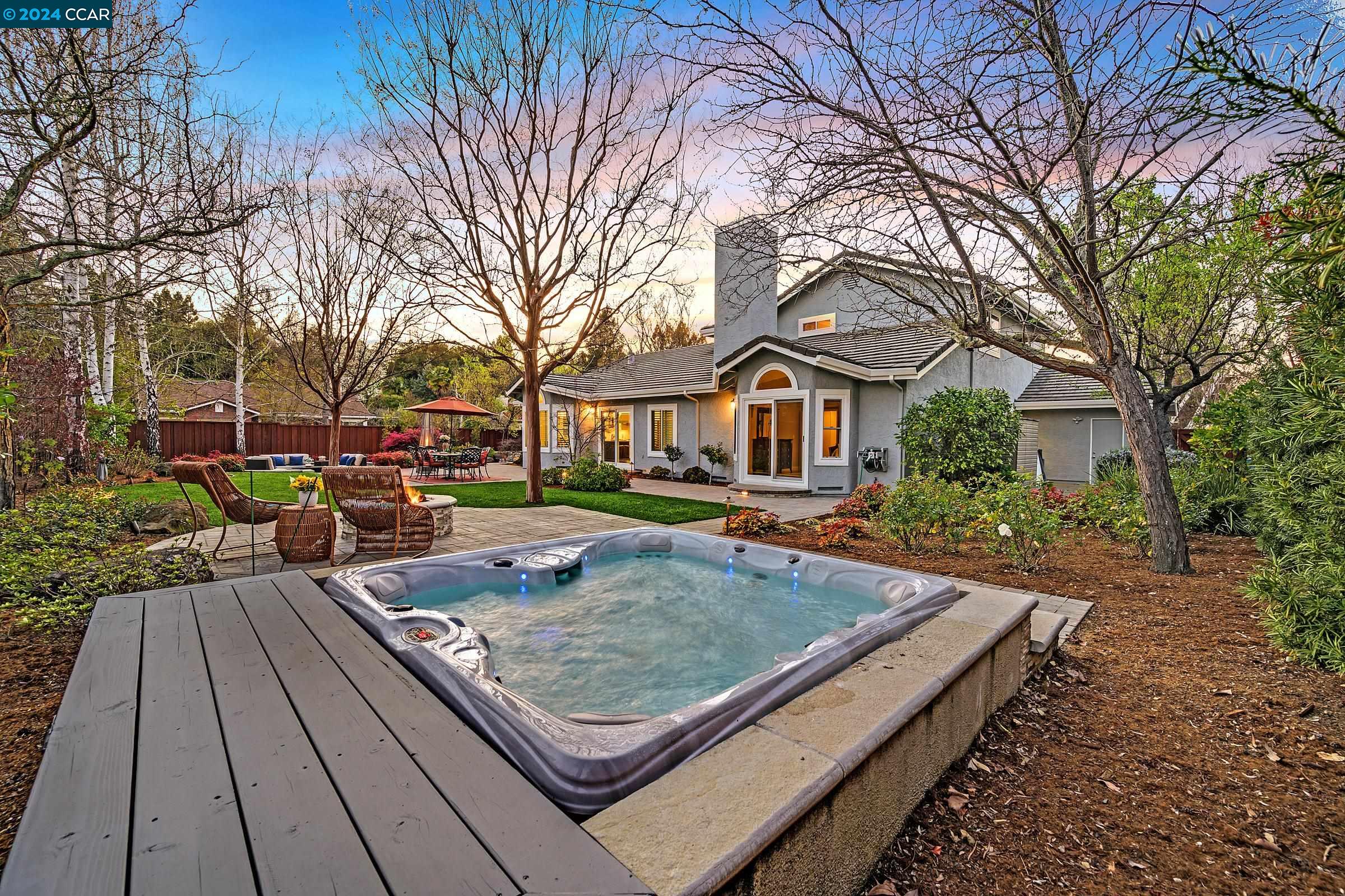 100 Carole Meadows Ct