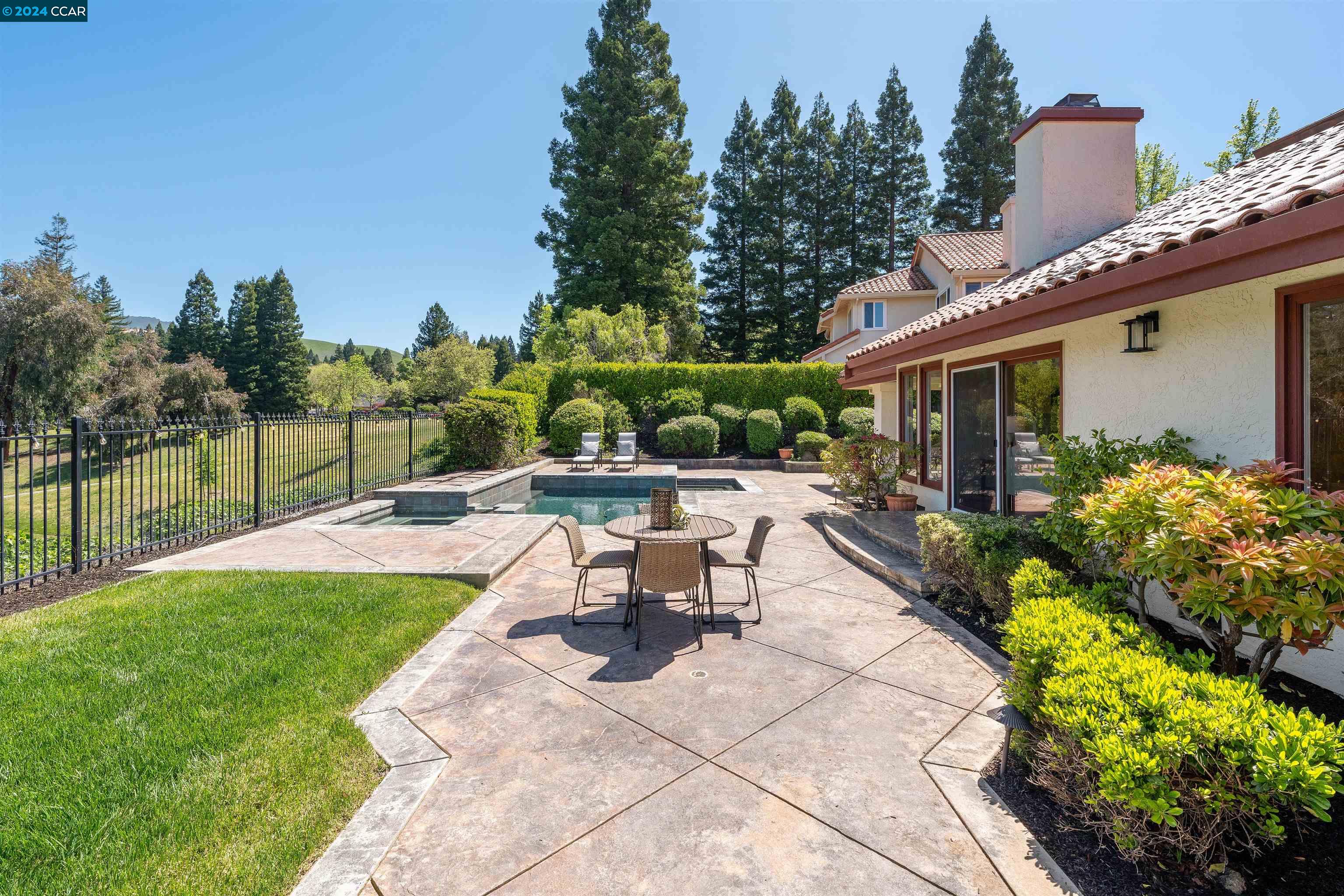 704 Liquidamber Pl