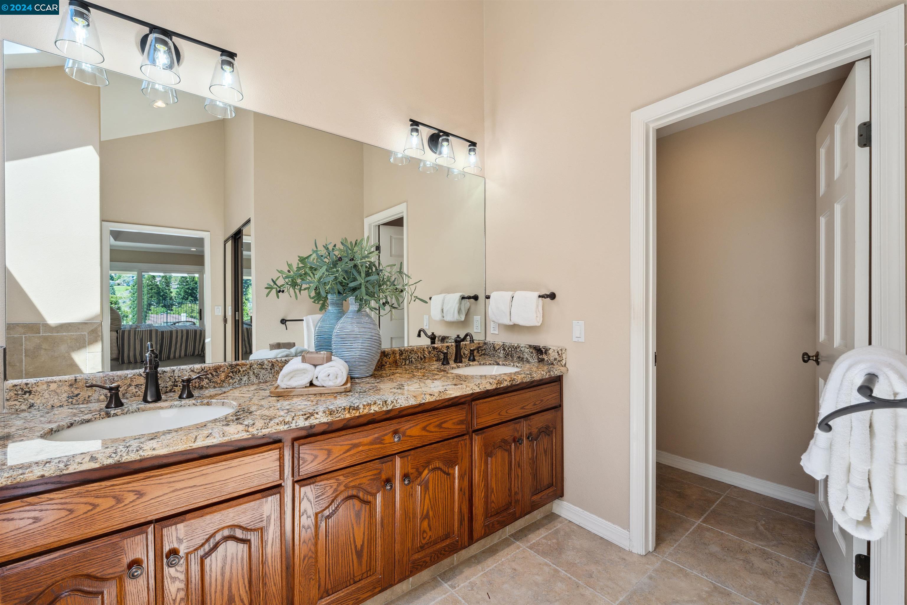 704 Liquidamber Pl