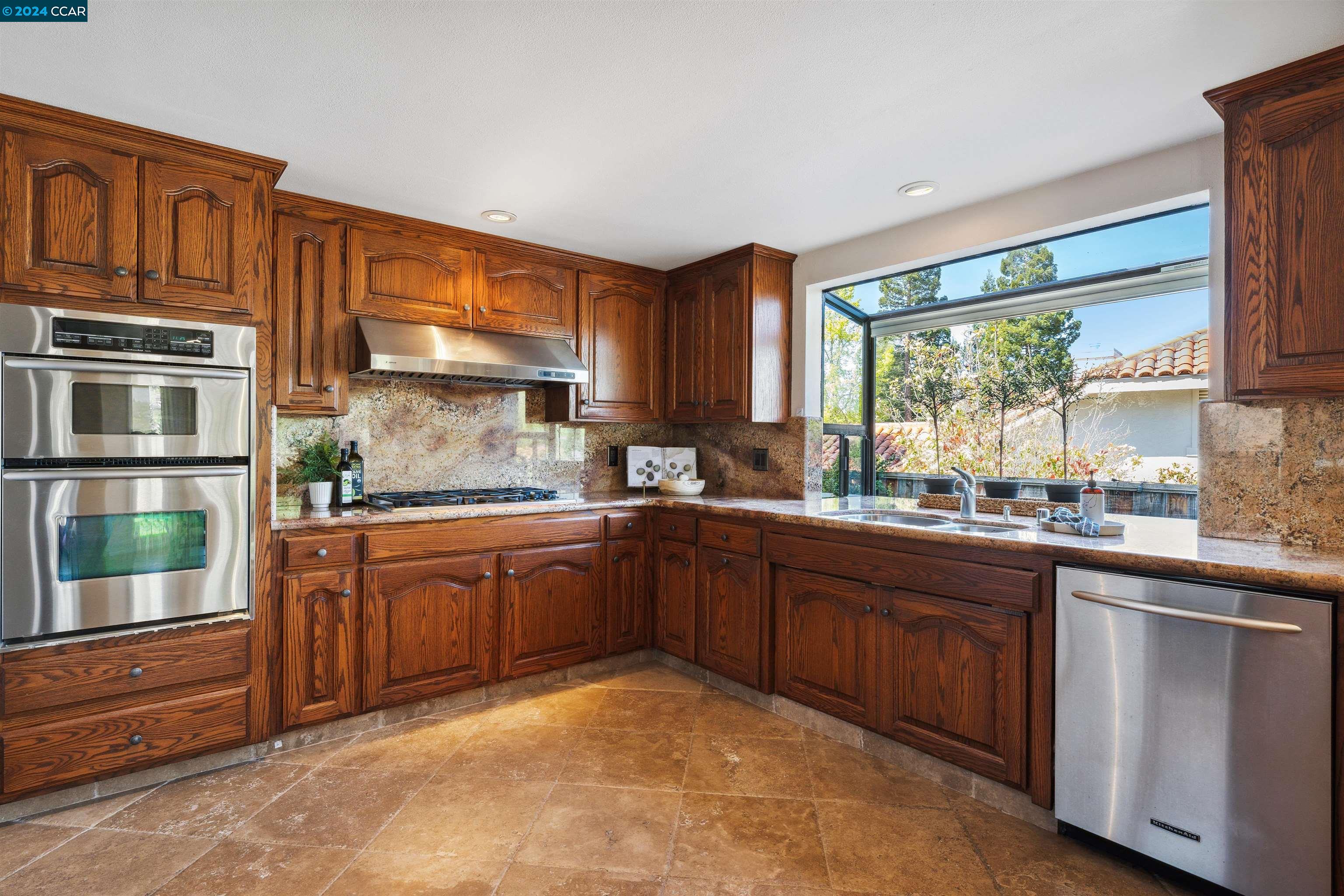 704 Liquidamber Pl