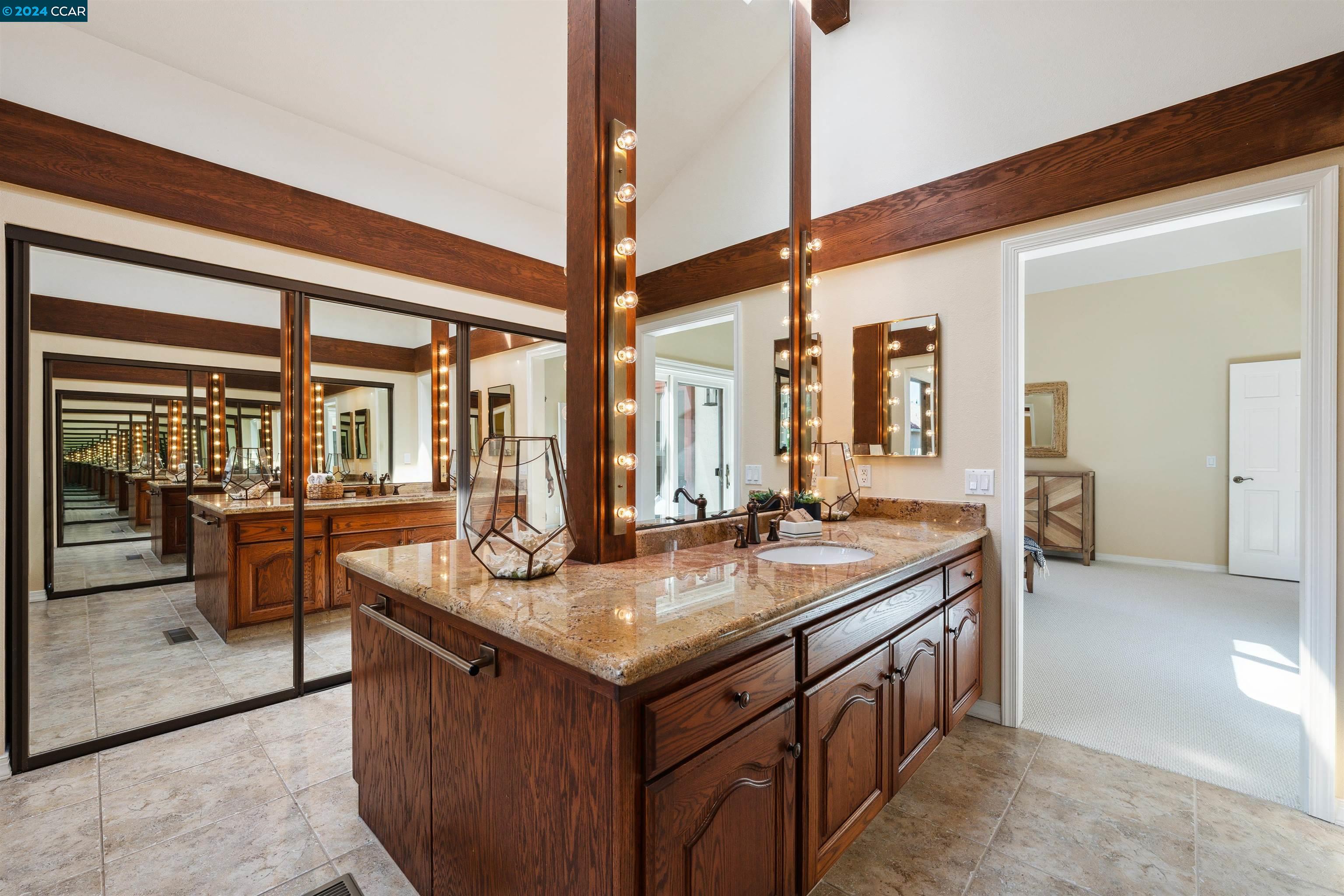 704 Liquidamber Pl