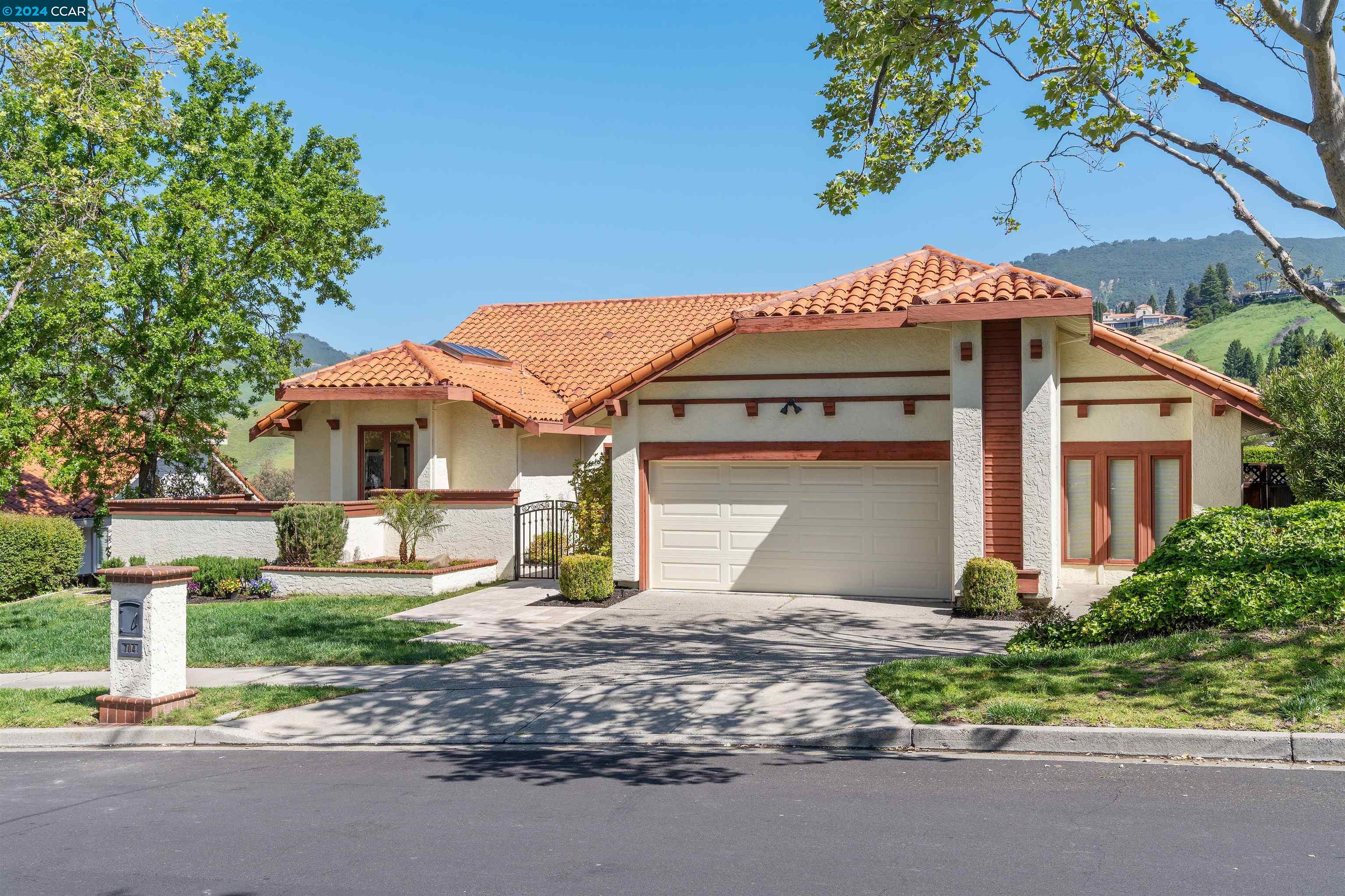 704 Liquidamber Pl