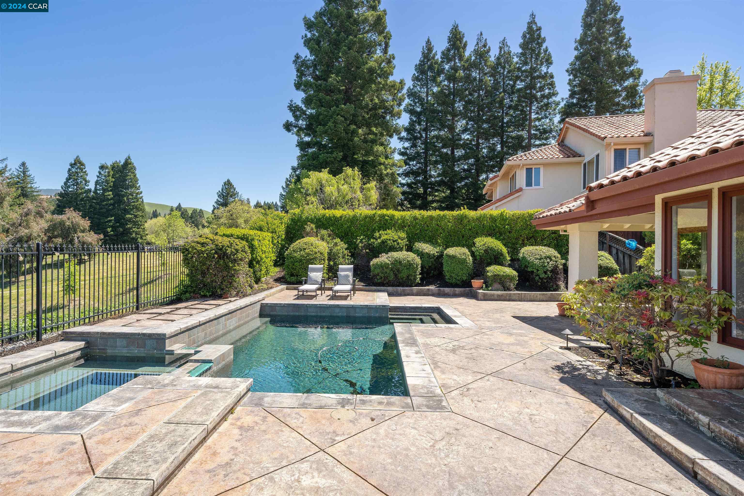 704 Liquidamber Pl