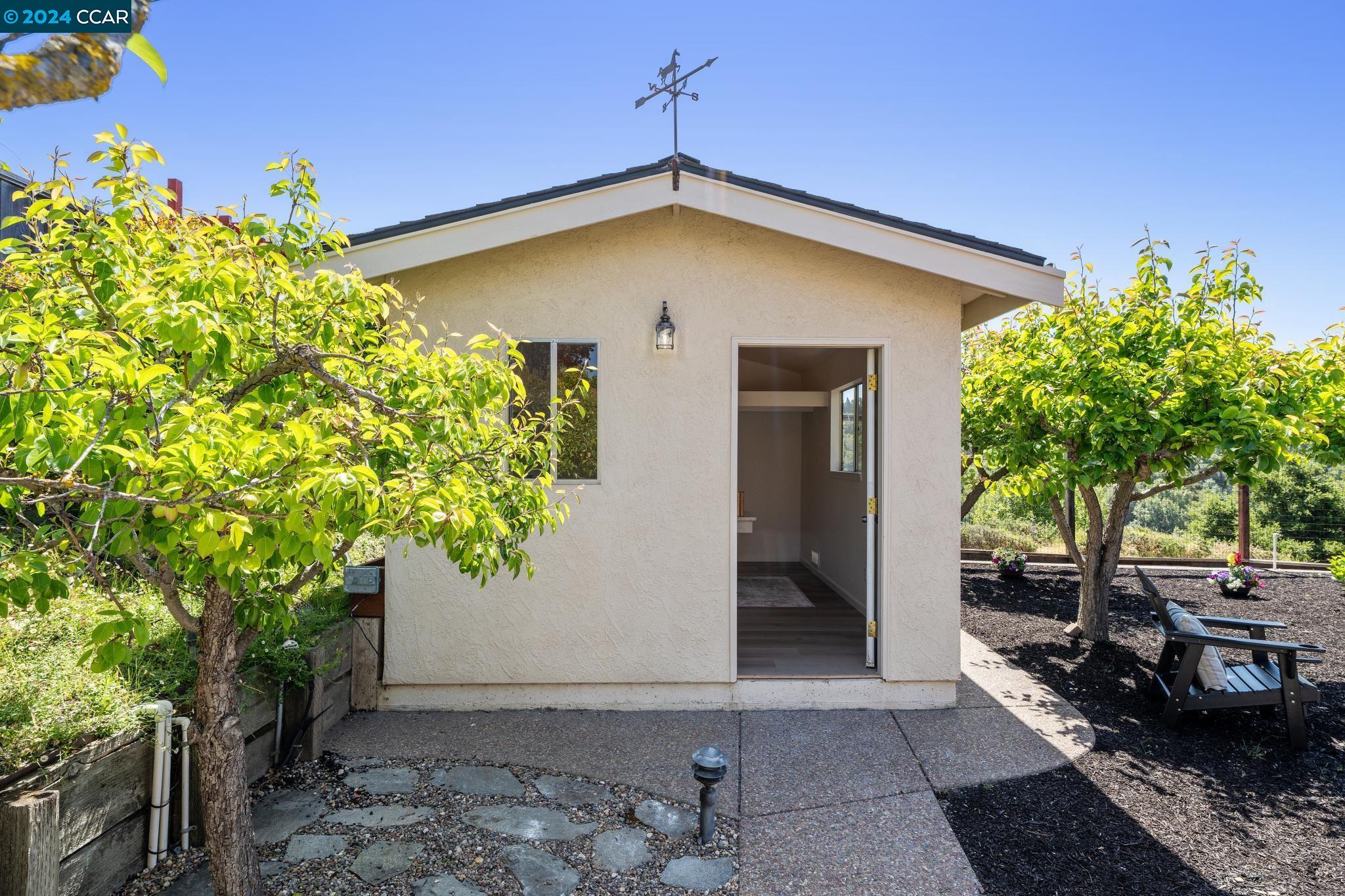 6525 Ridgewood Dr