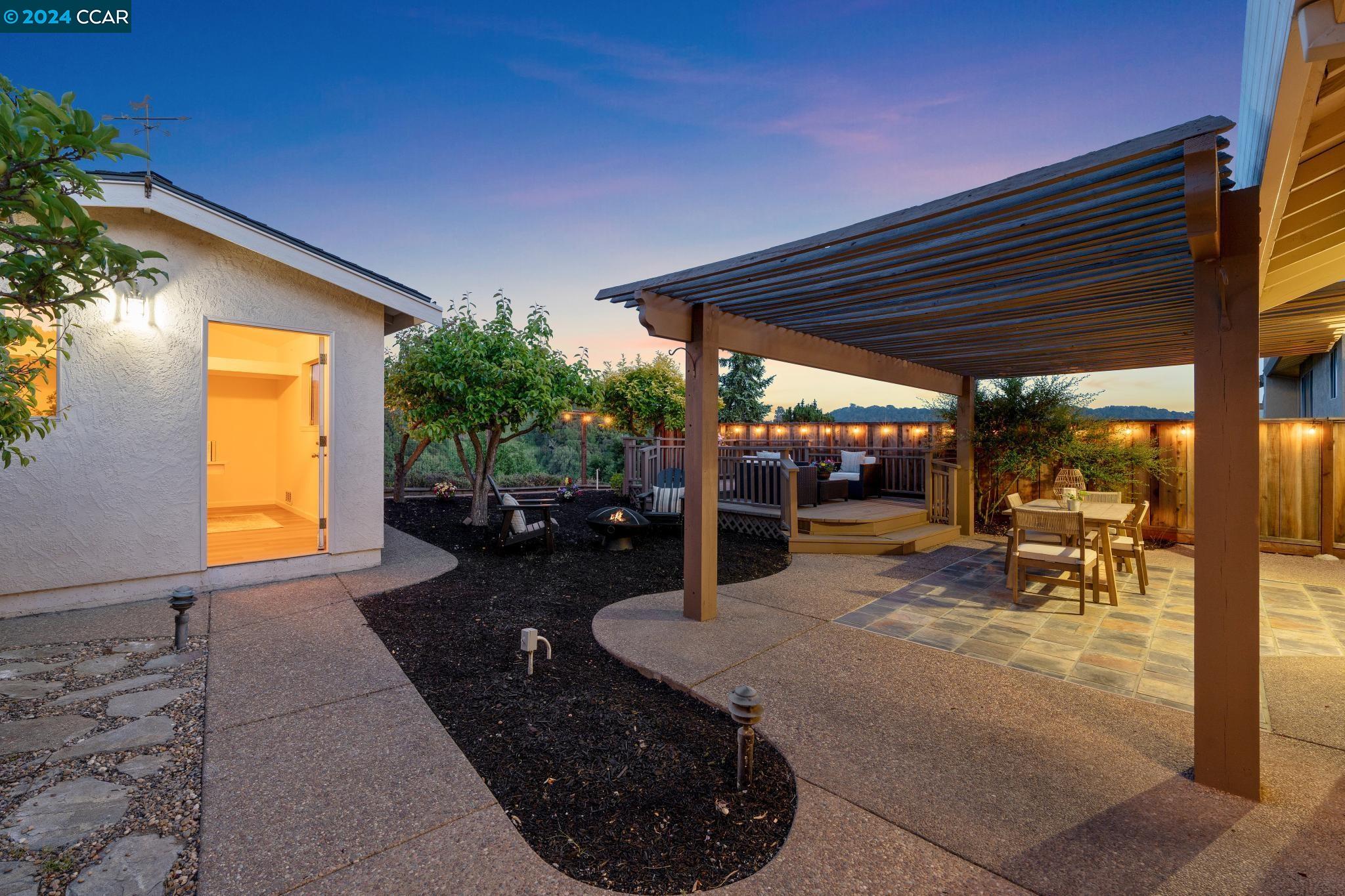 6525 Ridgewood Dr