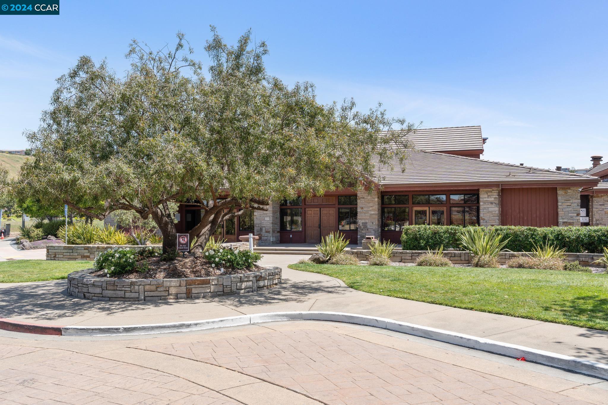 6525 Ridgewood Dr