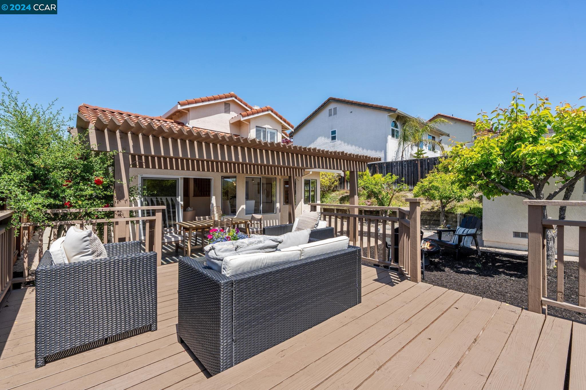 6525 Ridgewood Dr