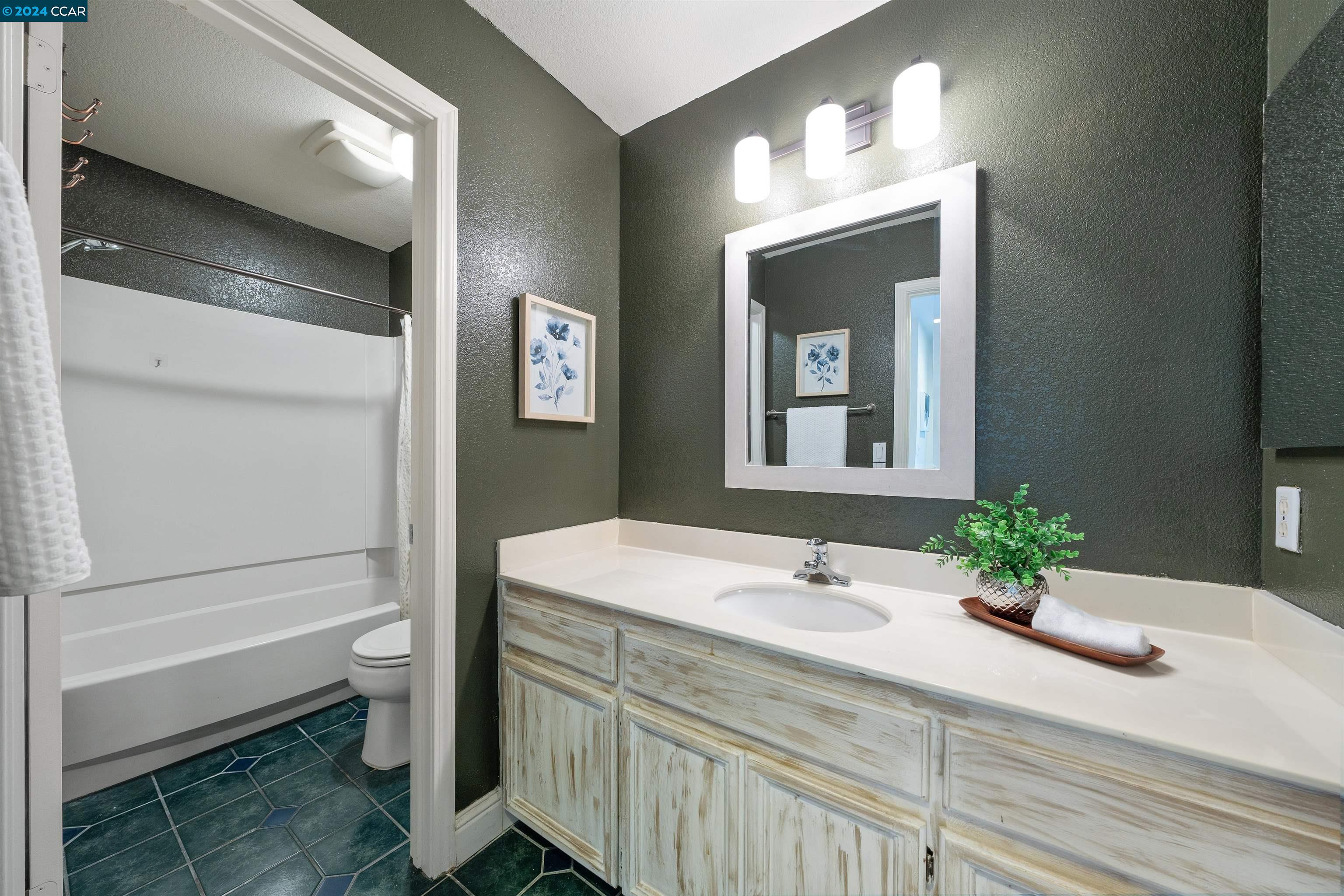 397 Castlemaine Ct