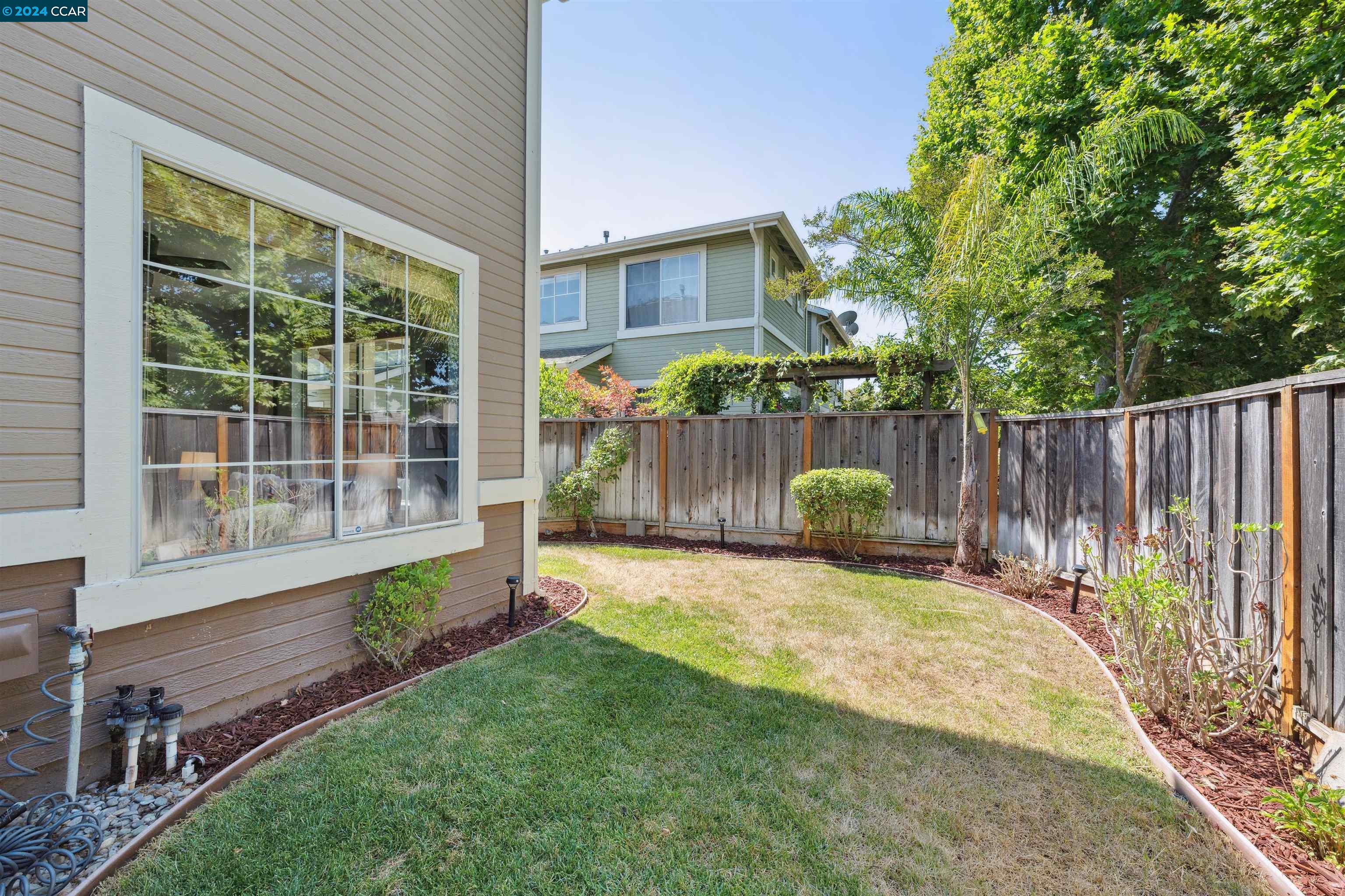 397 Castlemaine Ct