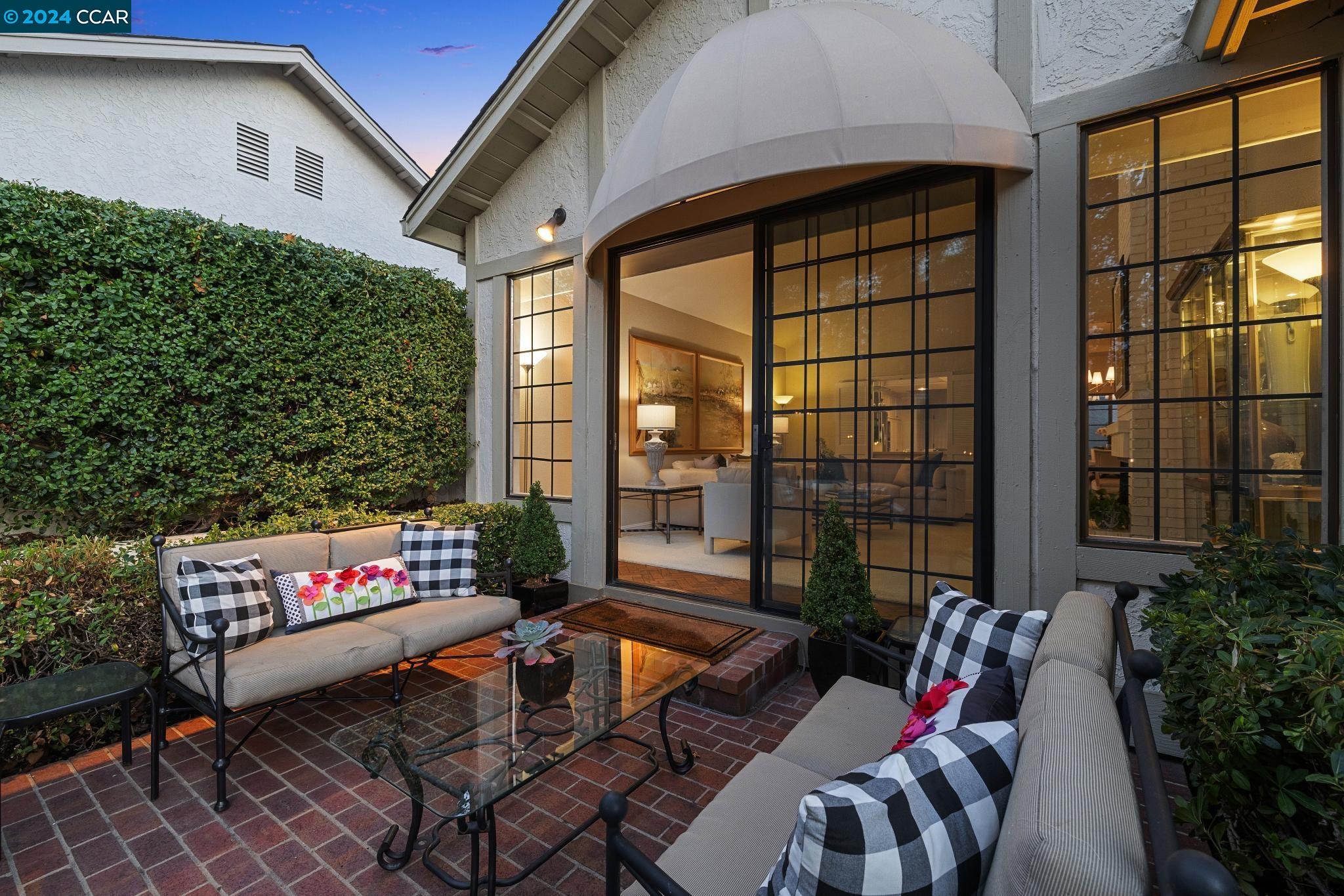 316 Jacaranda Dr