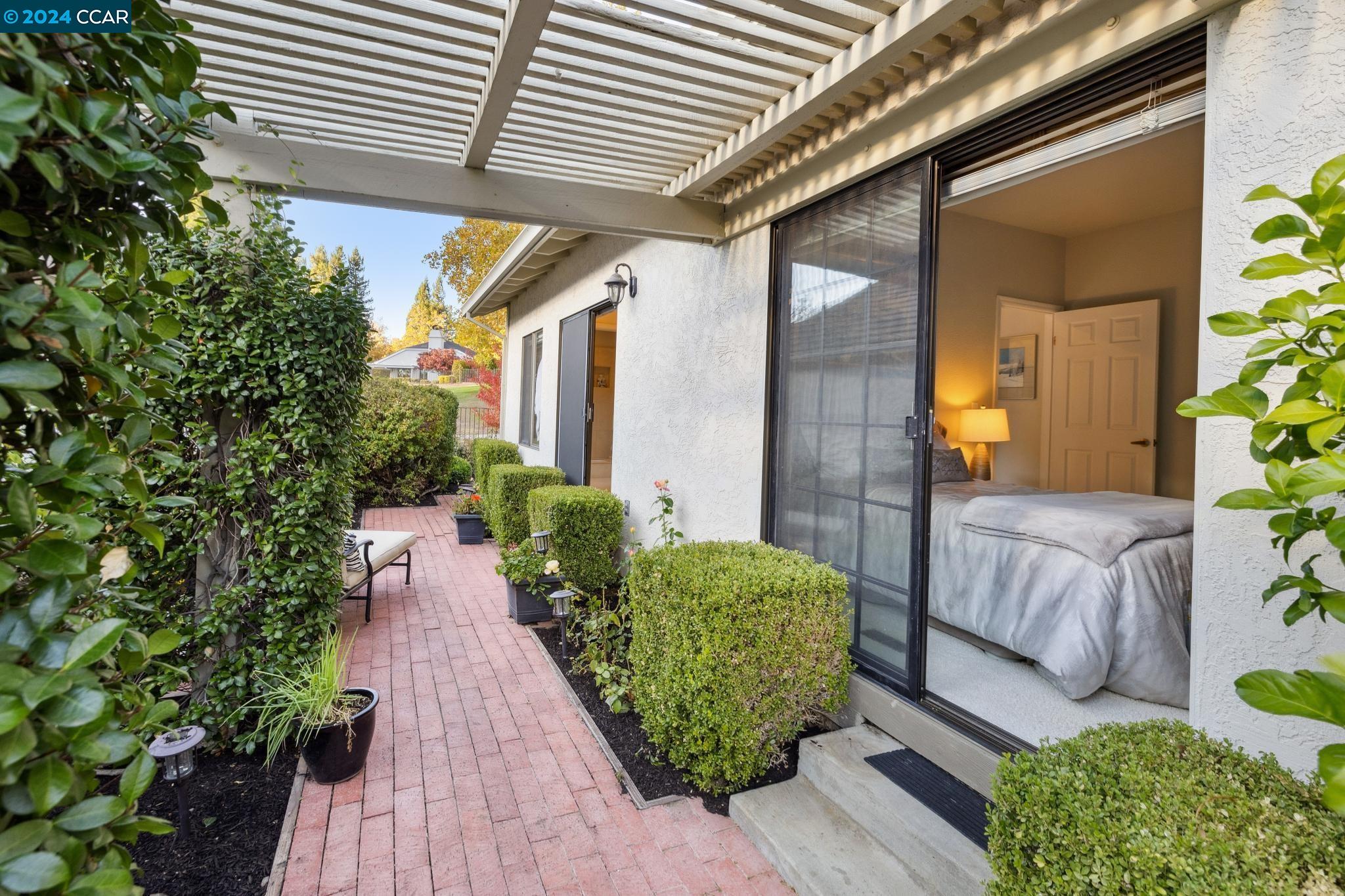 316 Jacaranda Dr