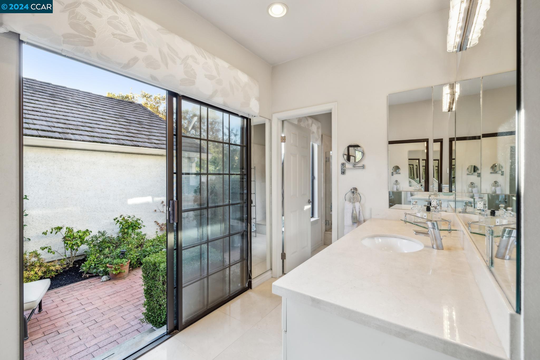 316 Jacaranda Dr