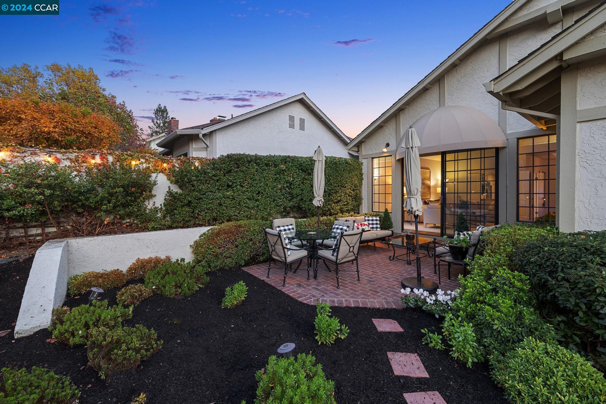 316 Jacaranda Dr
