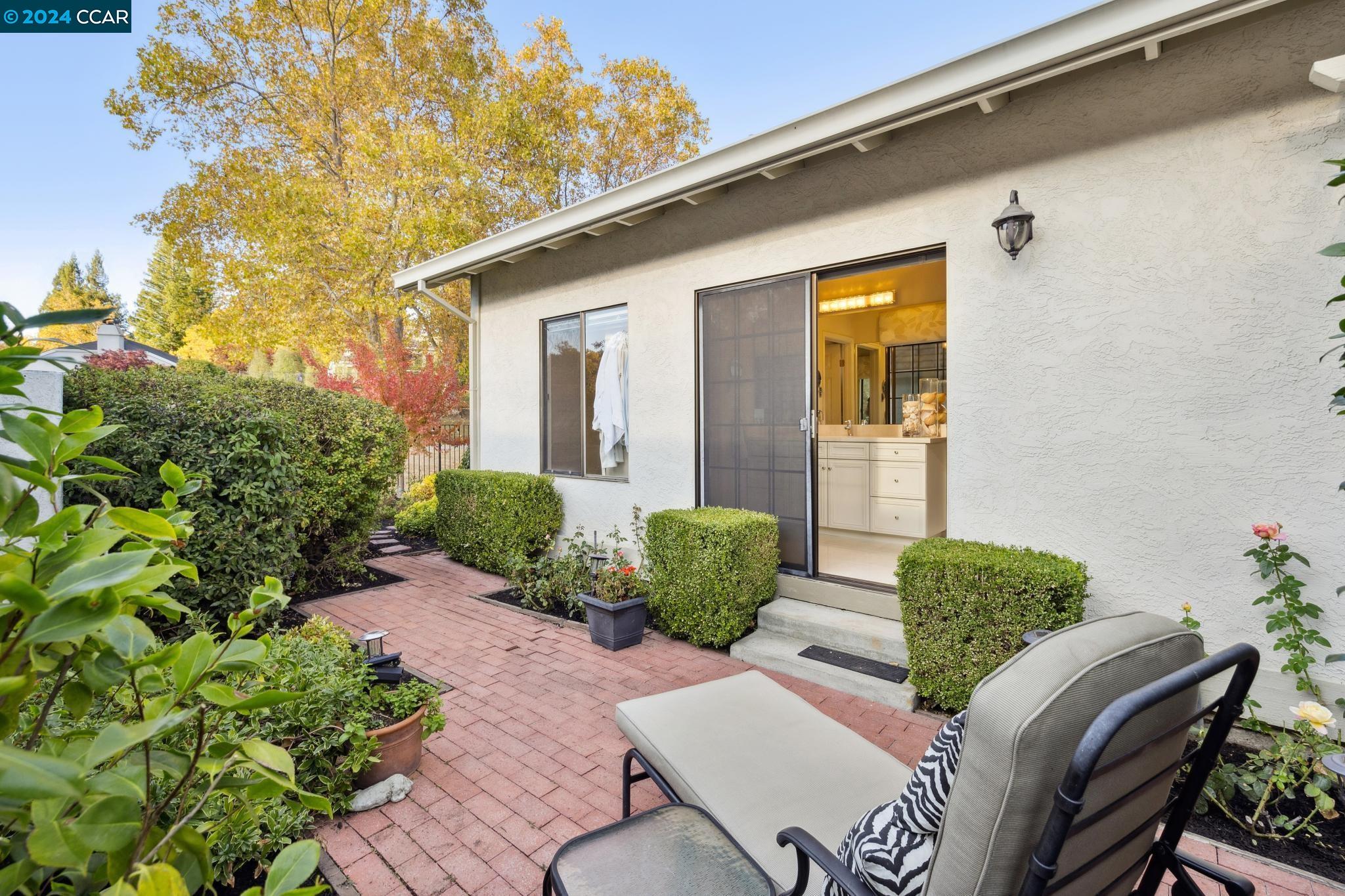 316 Jacaranda Dr
