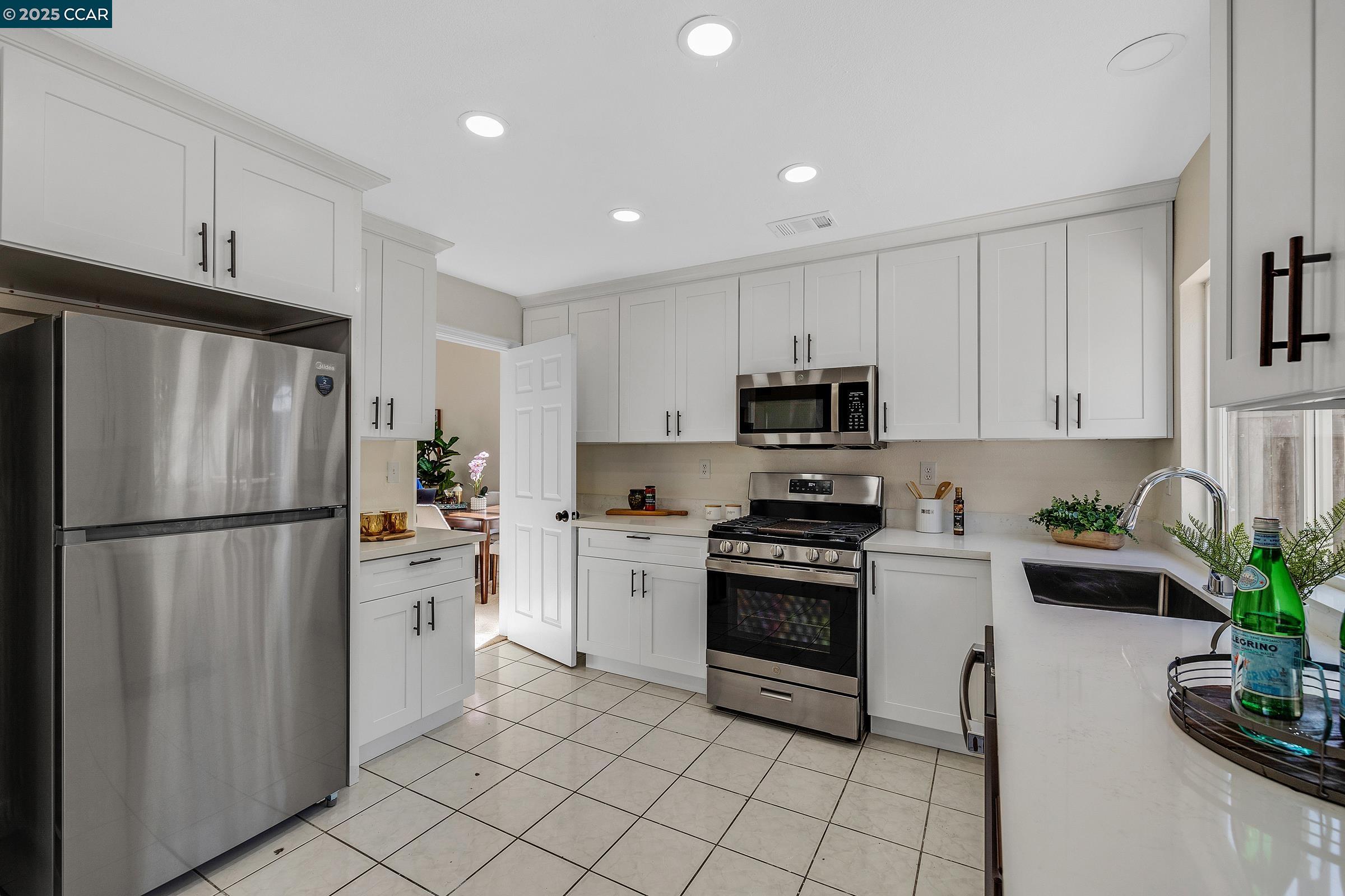 2883 Saint Martins Way