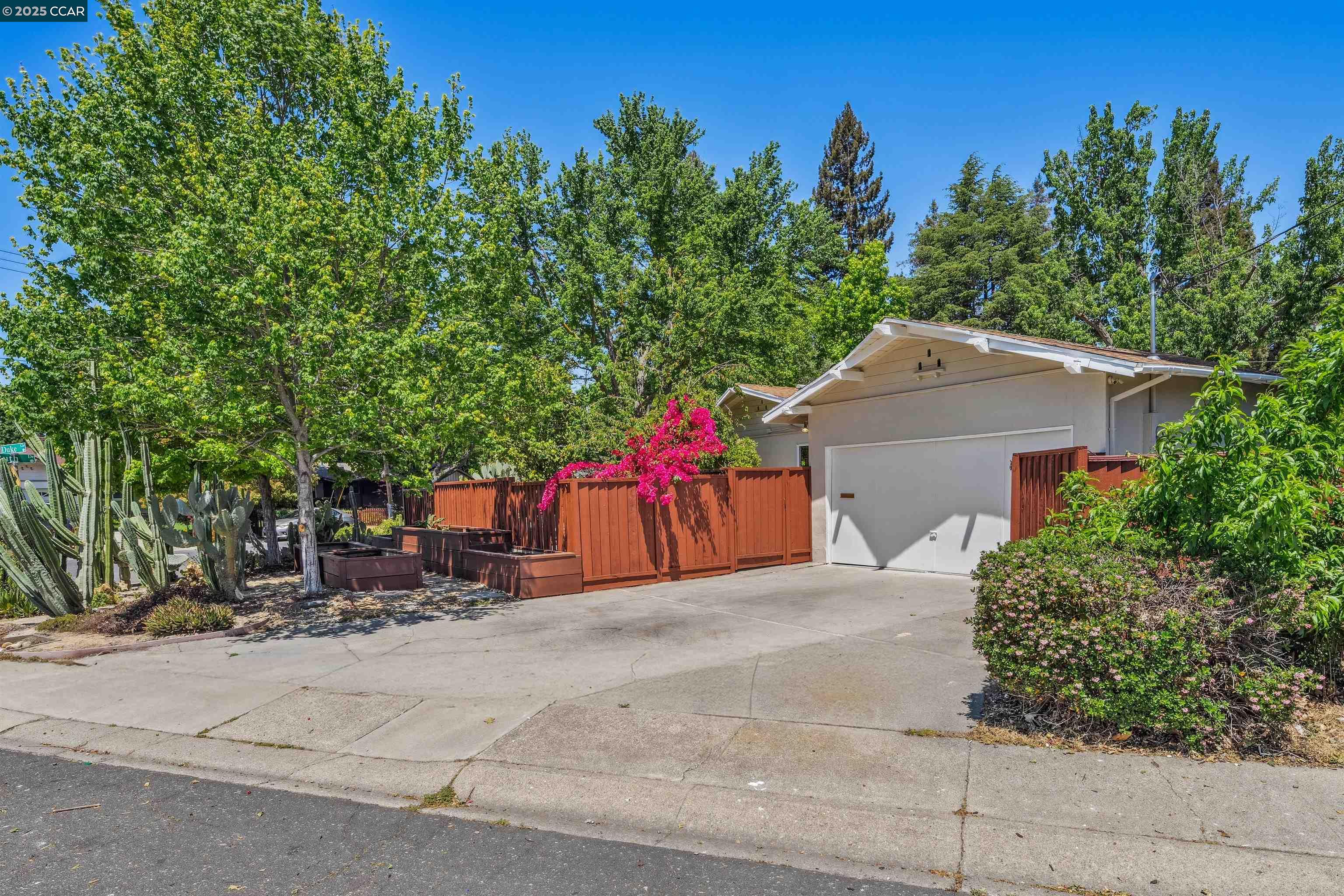 701 Duke Cir