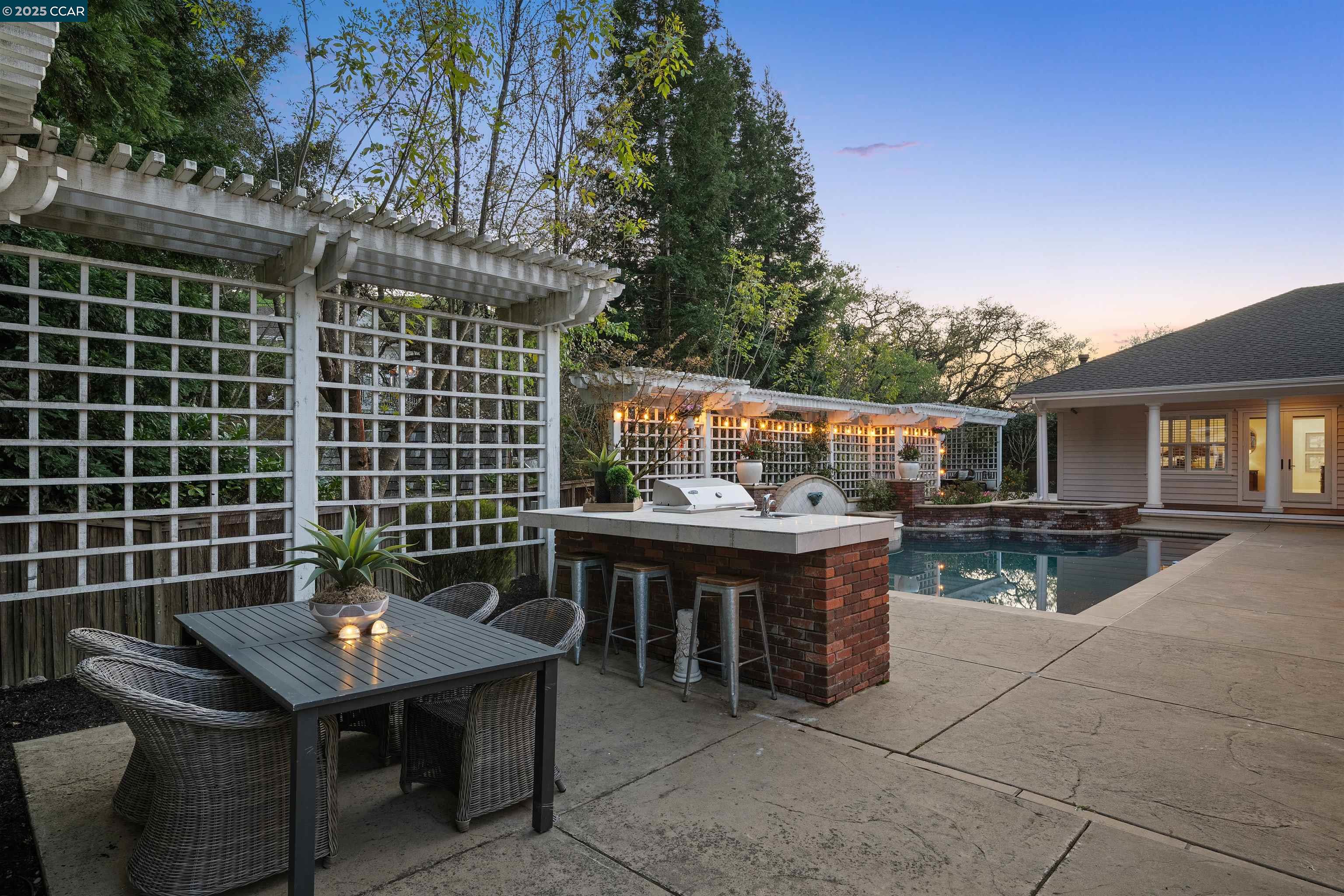 3 Brooktree Dr