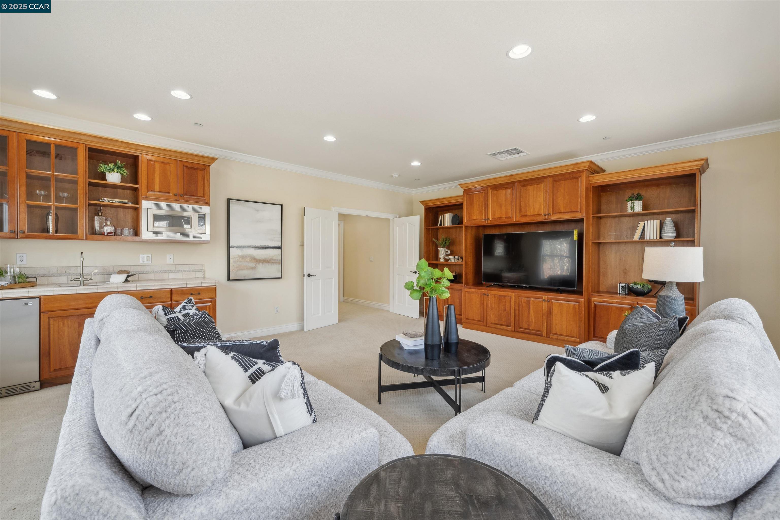 3 Brooktree Dr