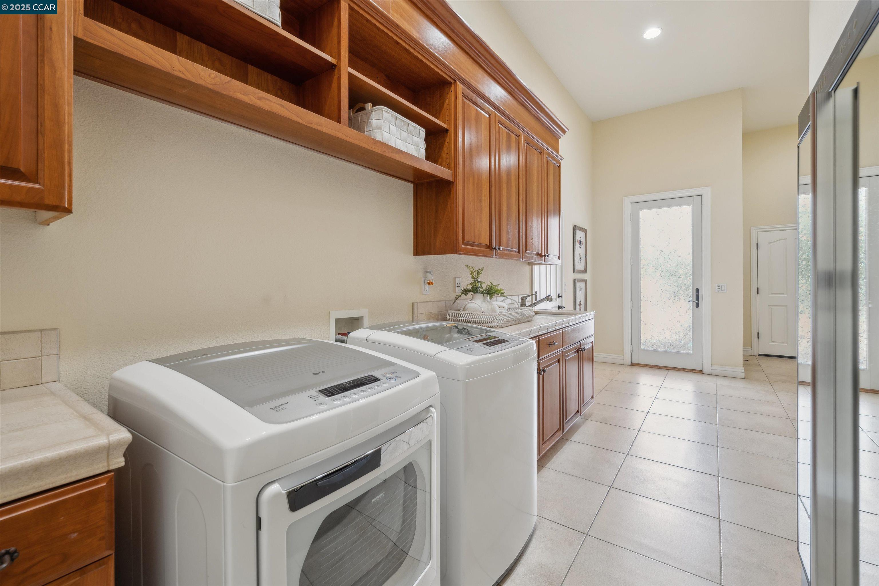 3 Brooktree Dr