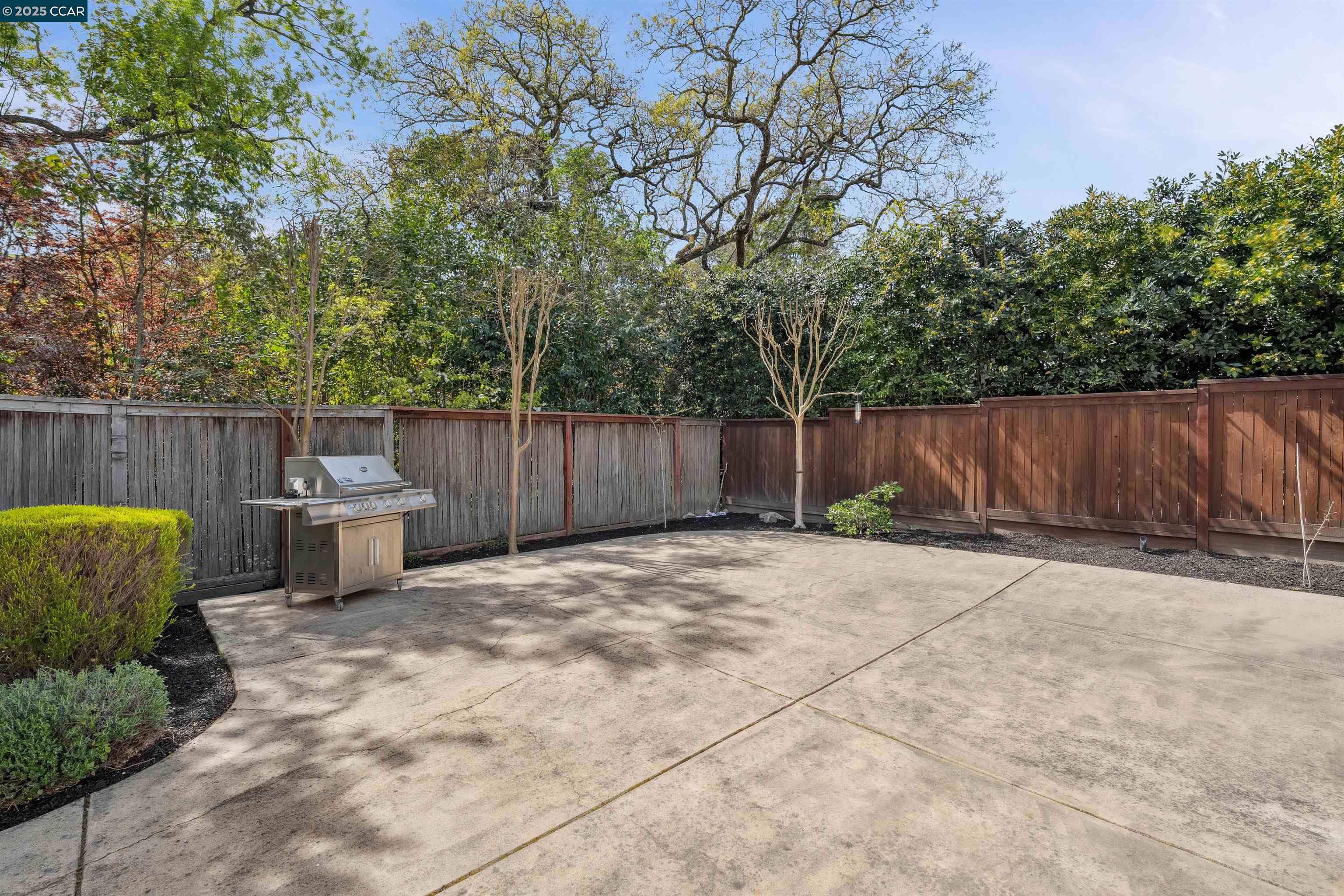 3 Brooktree Dr