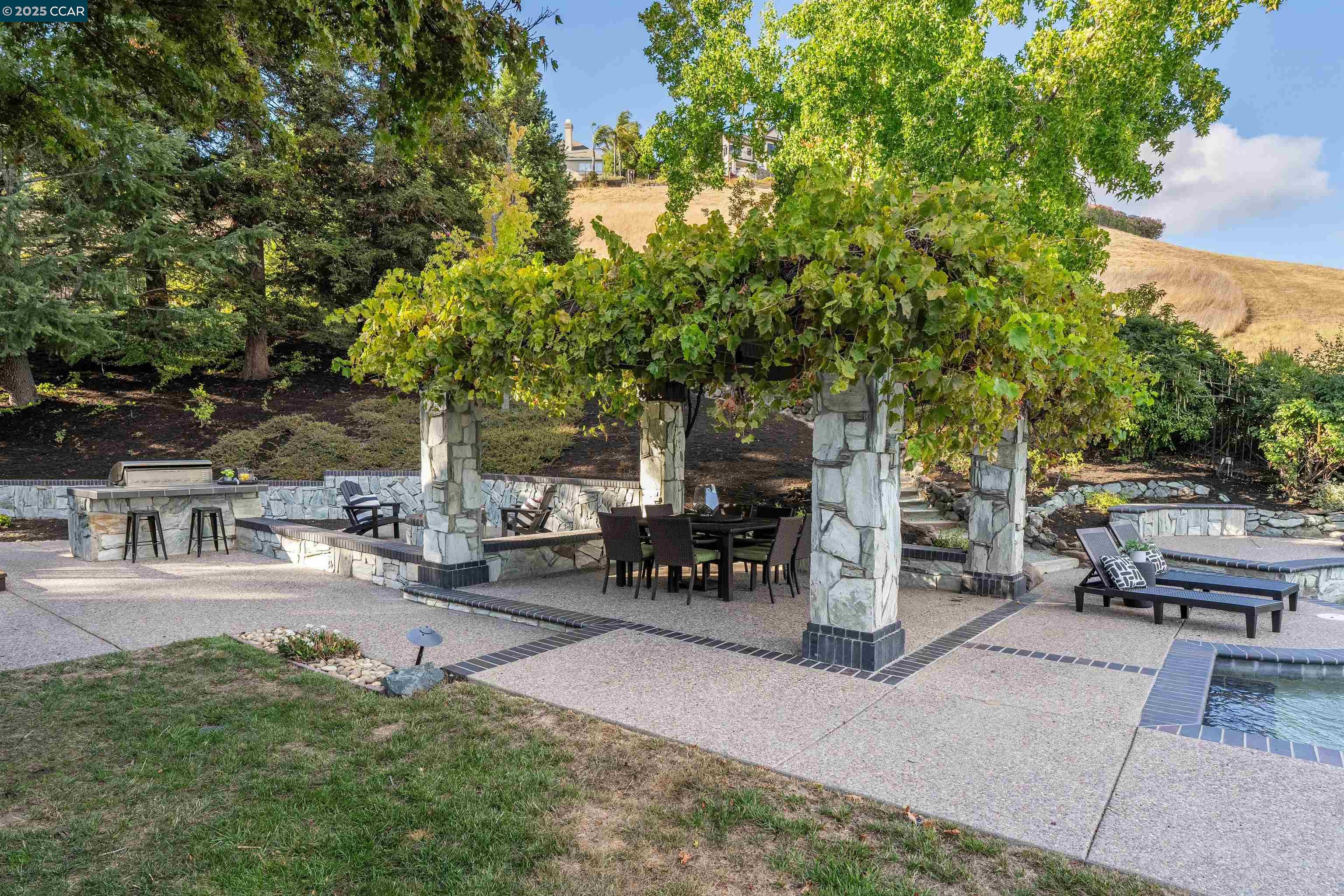 3746 Deer Trail Ct