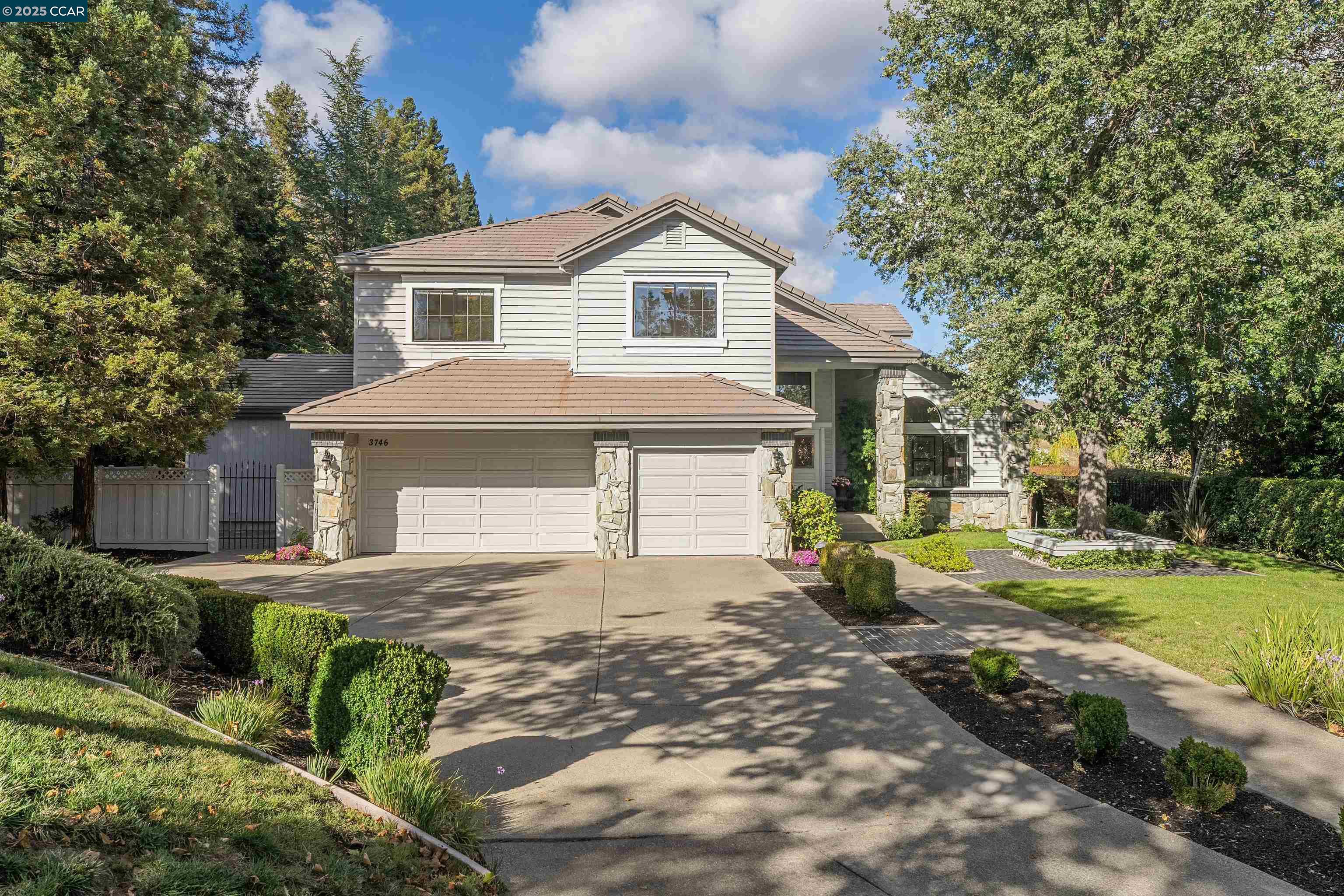 3746 Deer Trail Ct