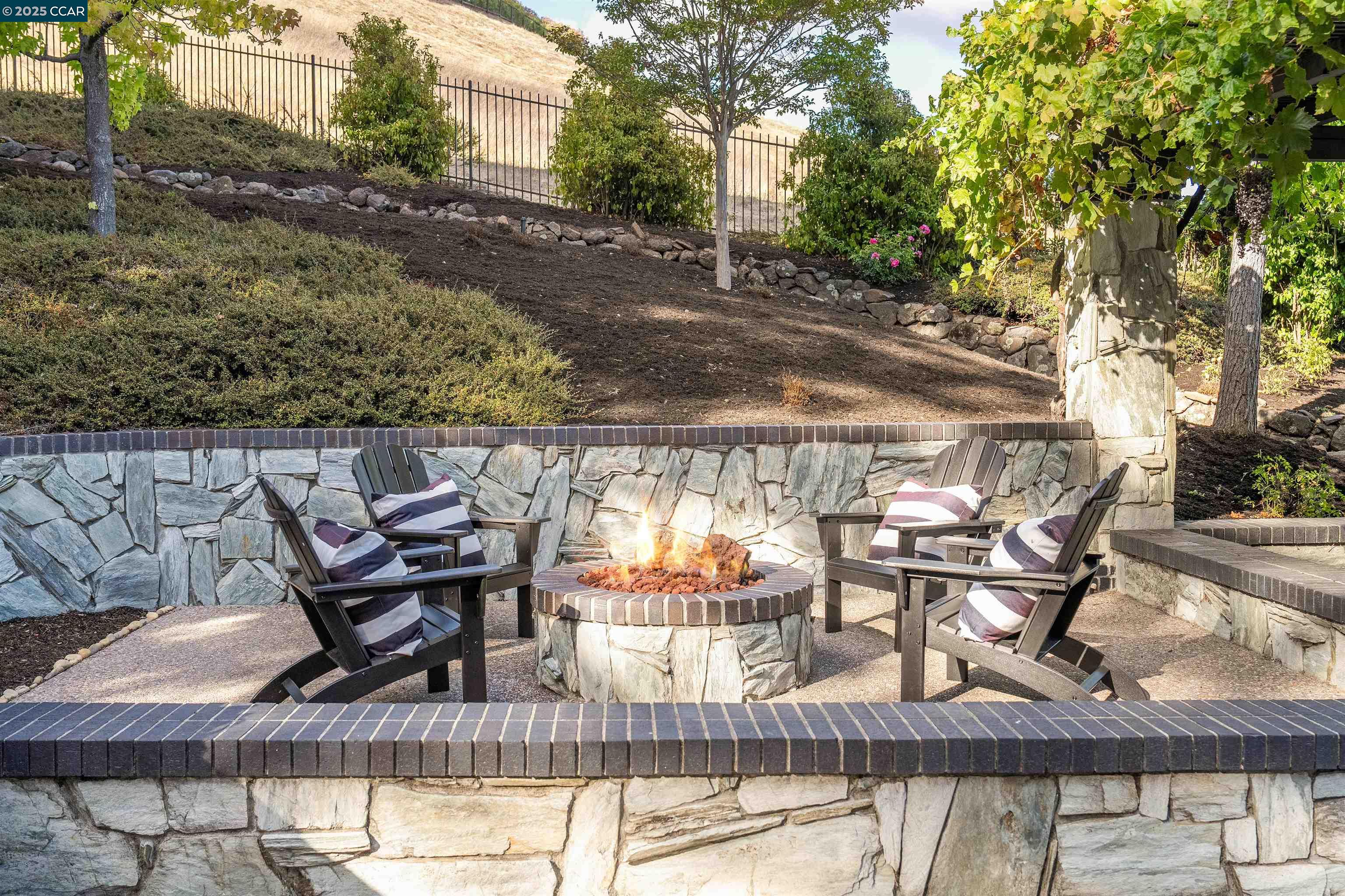 3746 Deer Trail Ct