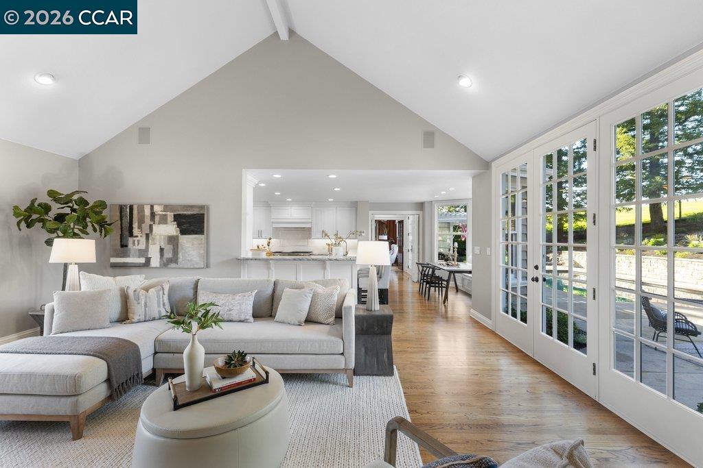 10 Crownridge Dr