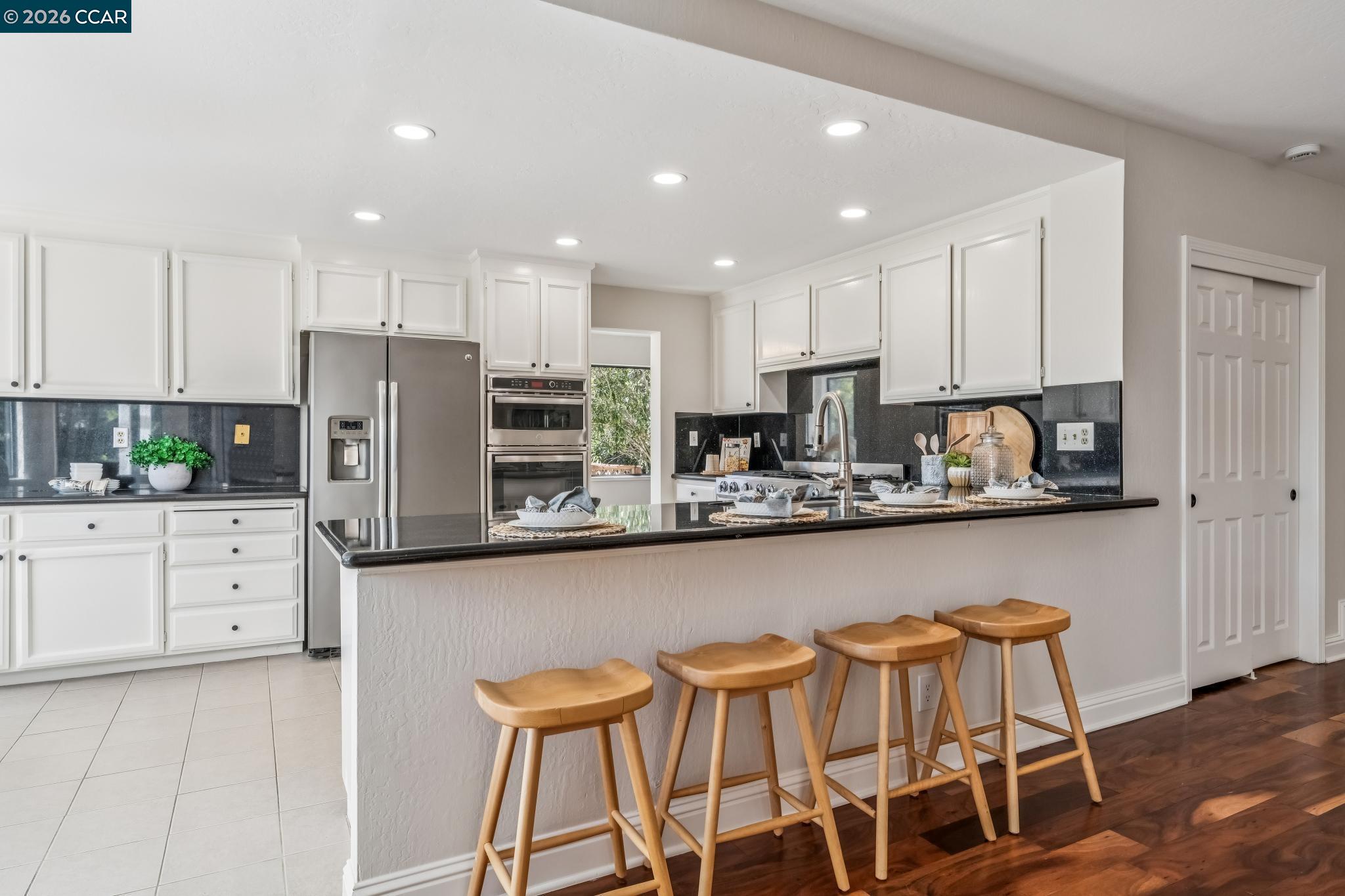 140 Cottonwood Ln